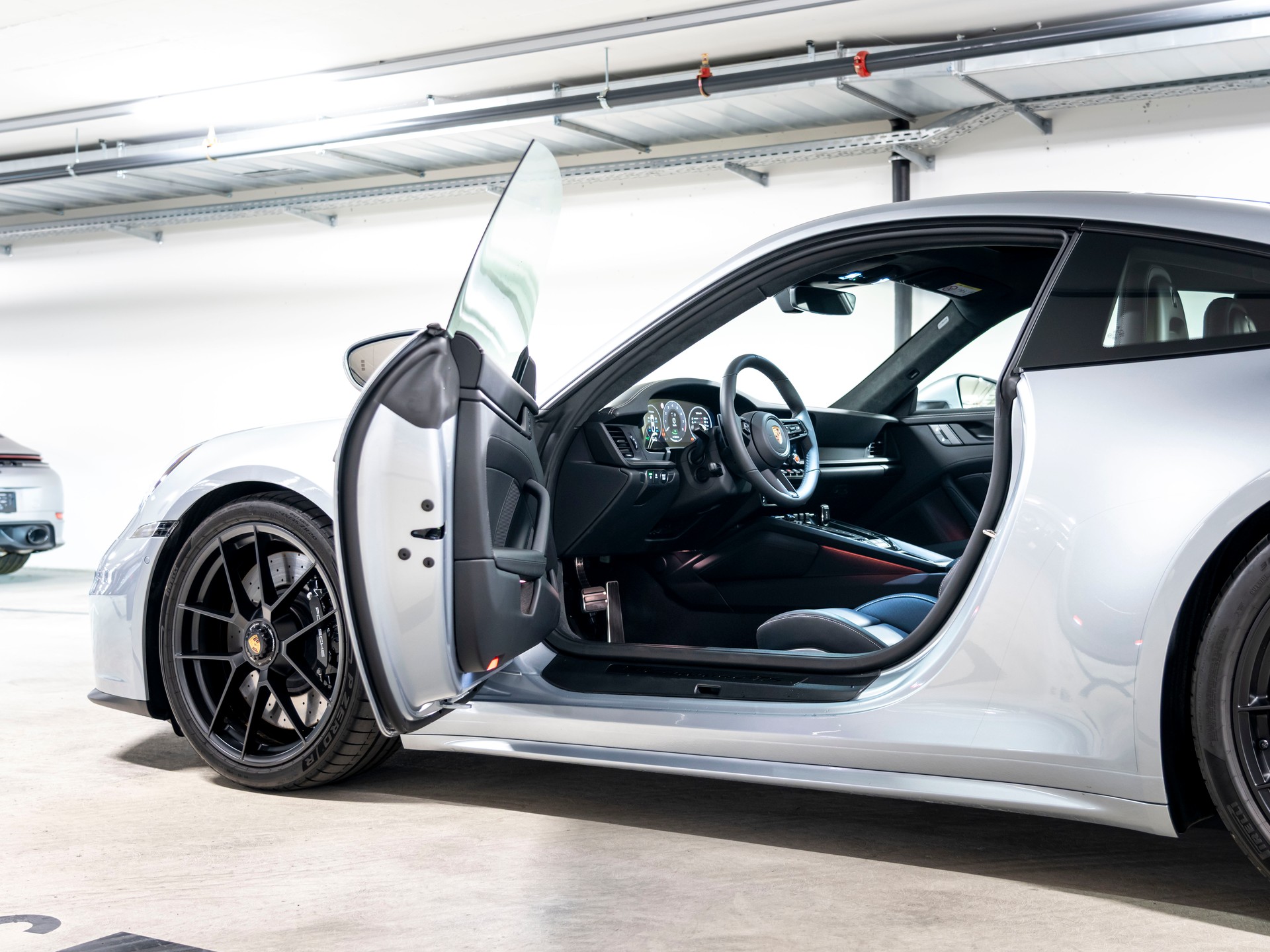 PORSCHE 911 Carrera 4 GTS PDK-image-11