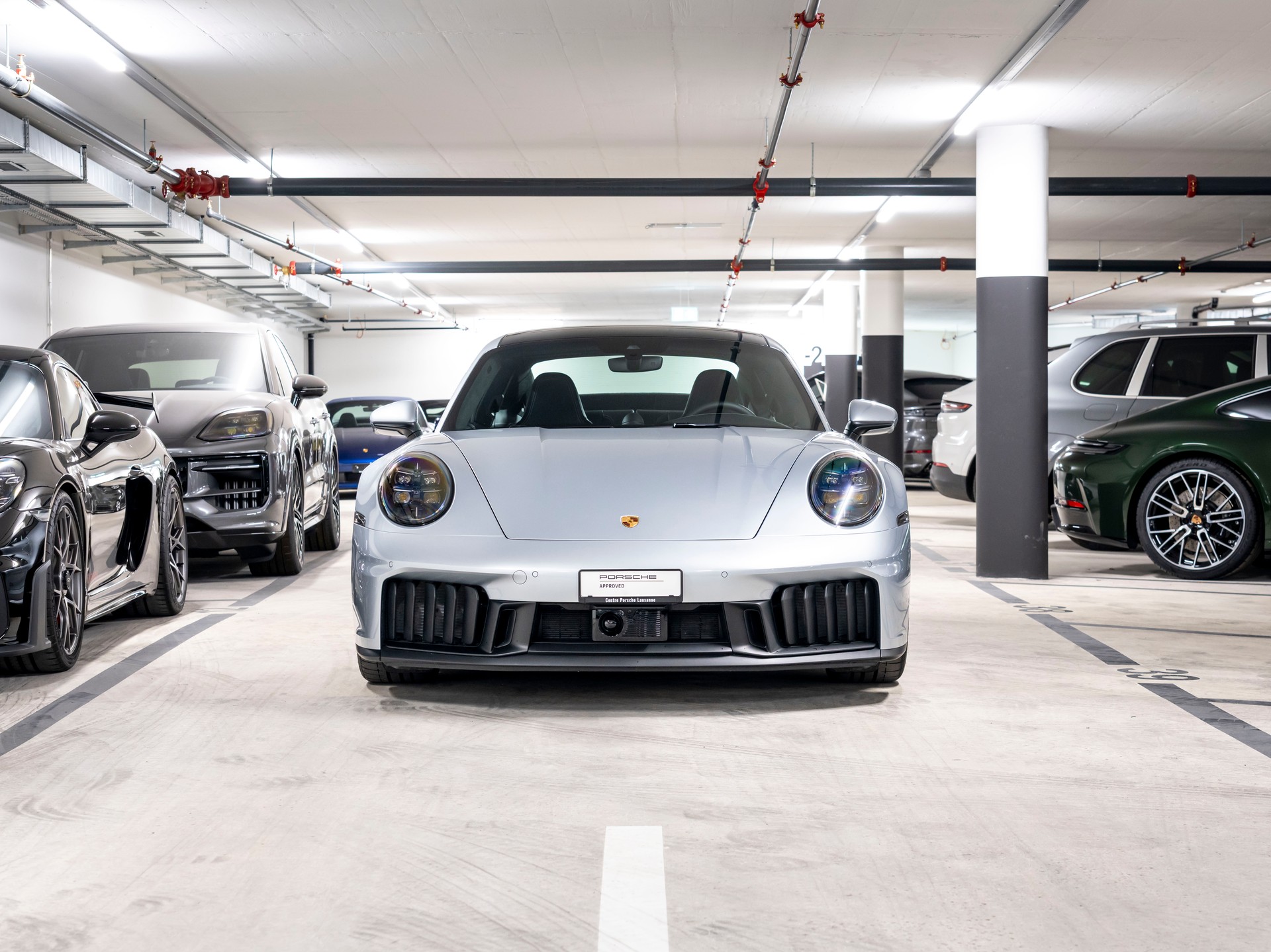 PORSCHE 911 Carrera 4 GTS PDK-showroom-element-3