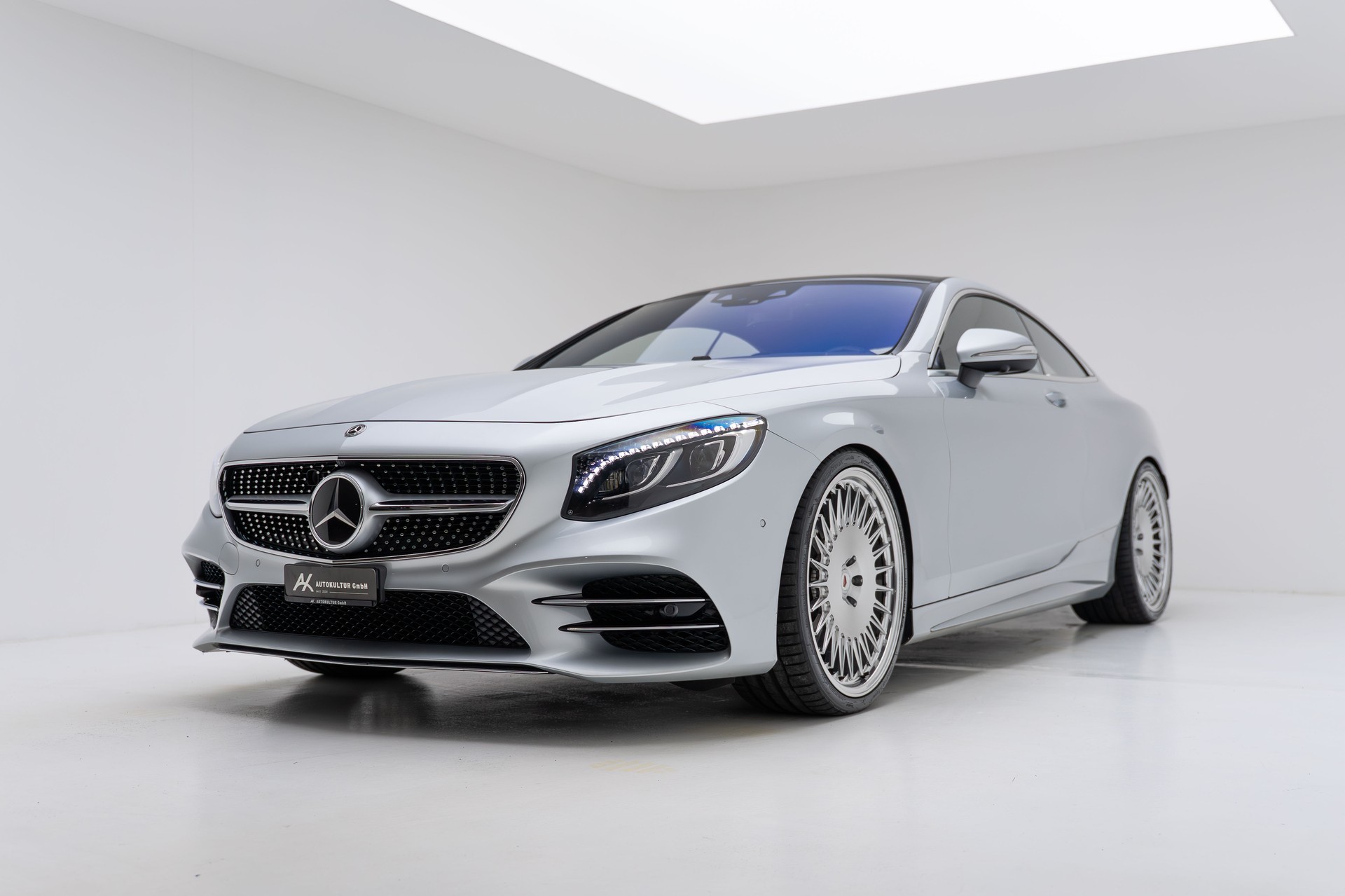 MERCEDES-BENZ S 560 Coupé 4Matic 9G-Tronic-image-2