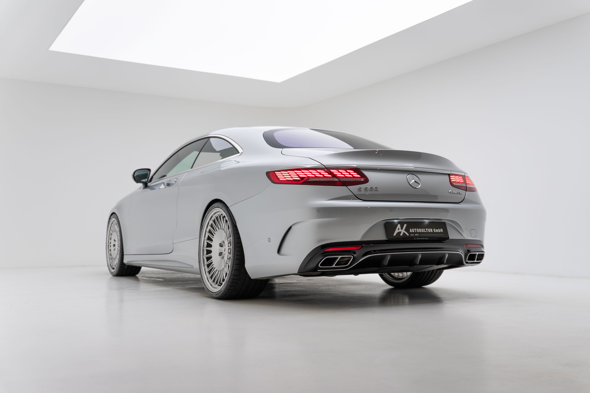 MERCEDES-BENZ S 560 Coupé 4Matic 9G-Tronic-image-14