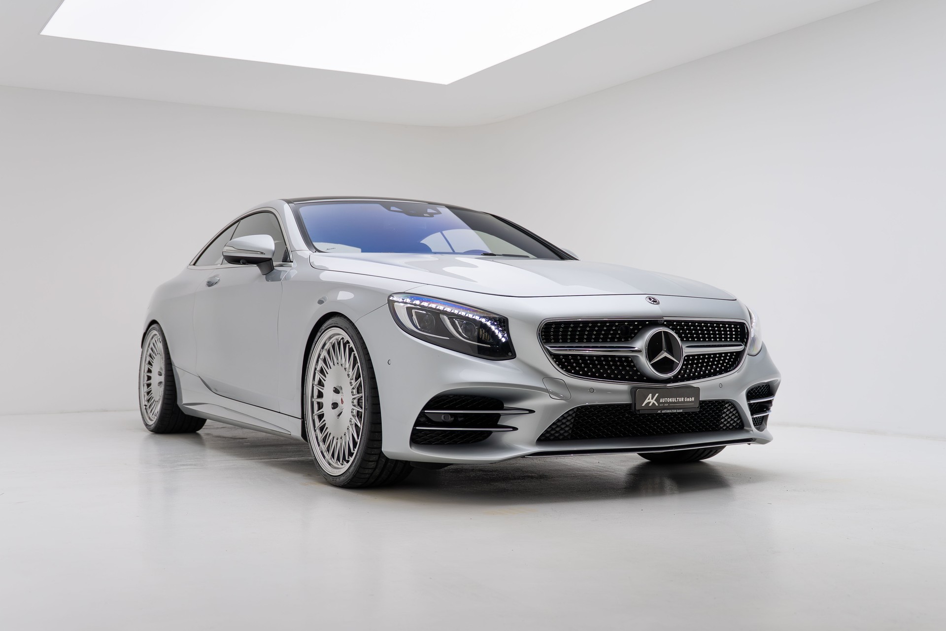 MERCEDES-BENZ S 560 Coupé 4Matic 9G-Tronic-image-4