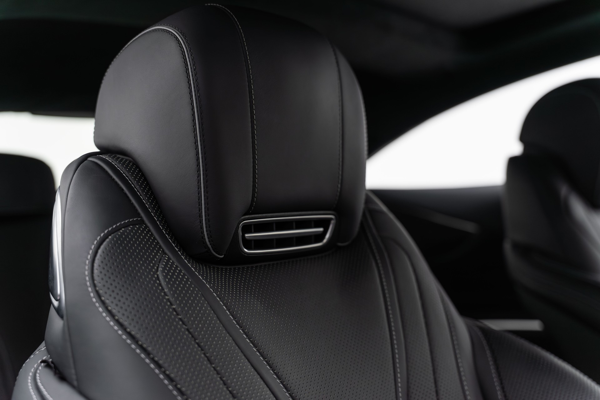 MERCEDES-BENZ S 560 Coupé 4Matic 9G-Tronic-image-31