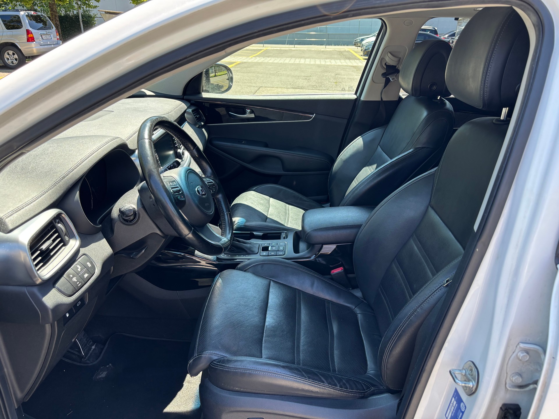 KIA 2.2 CRDi Style 7P-image-3
