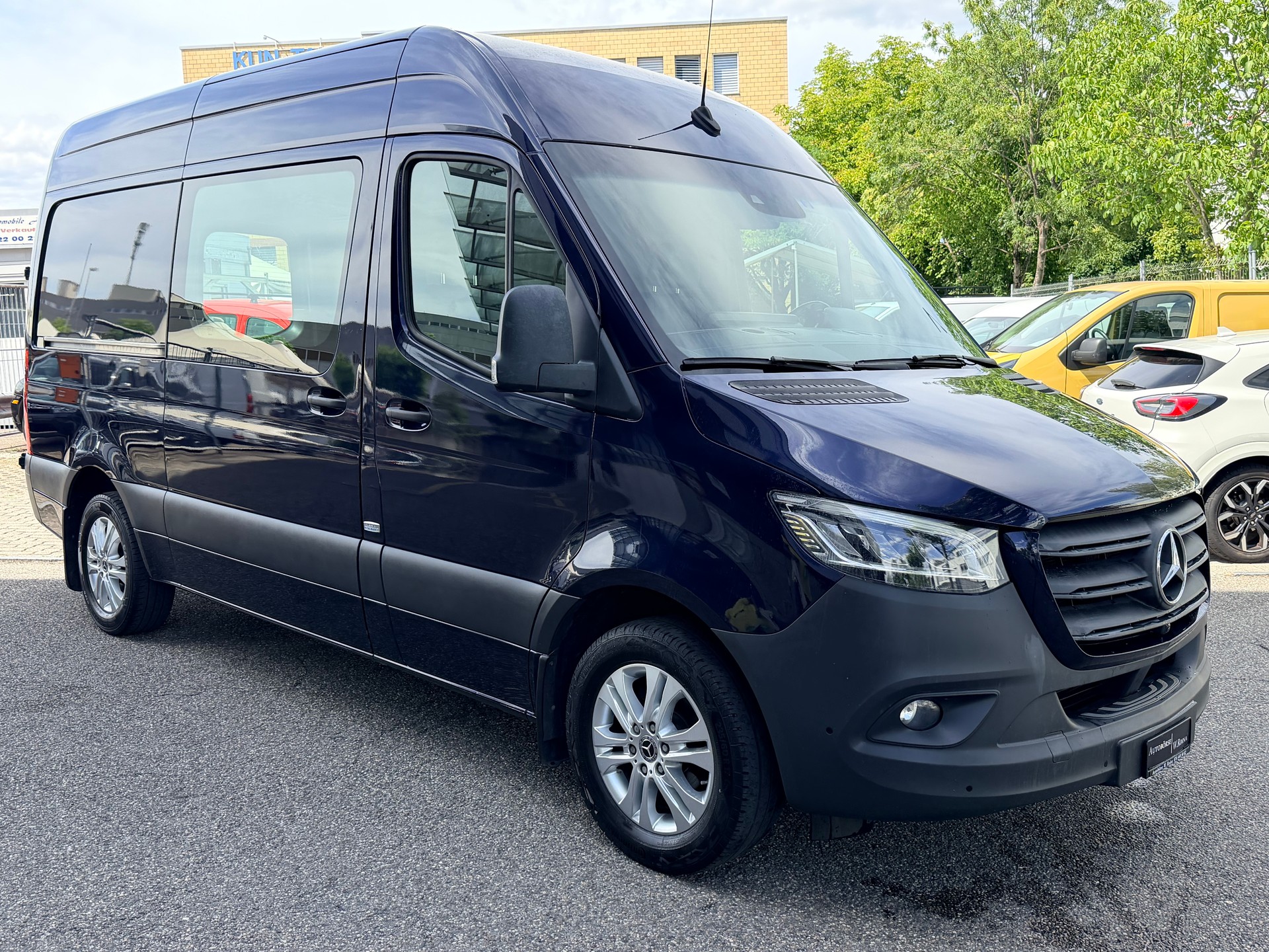 MERCEDES-BENZ Sprinter 319 CDI Standard 7G-TRONIC-image-0