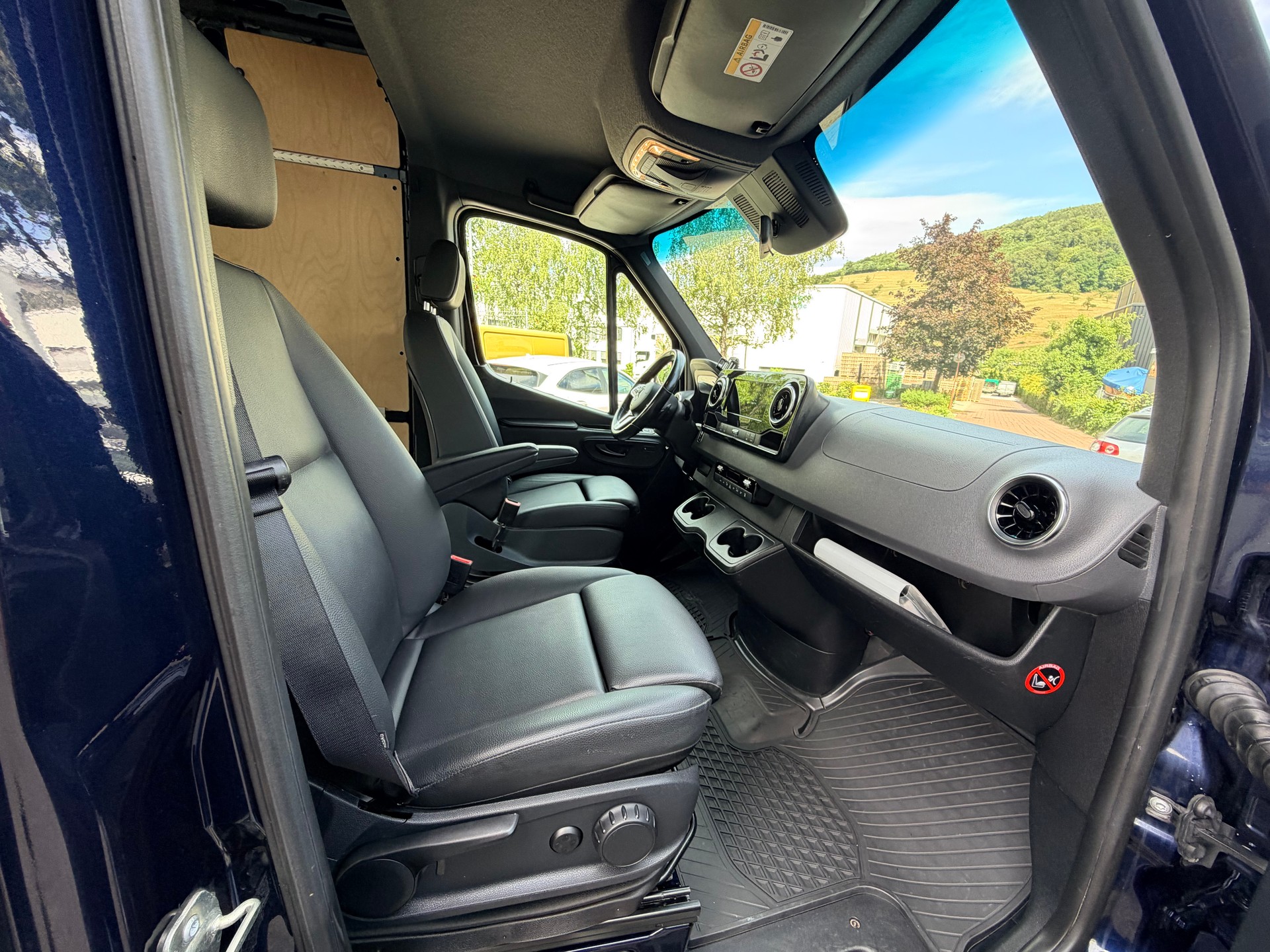 MERCEDES-BENZ Sprinter 319 CDI Standard 7G-TRONIC-image-9