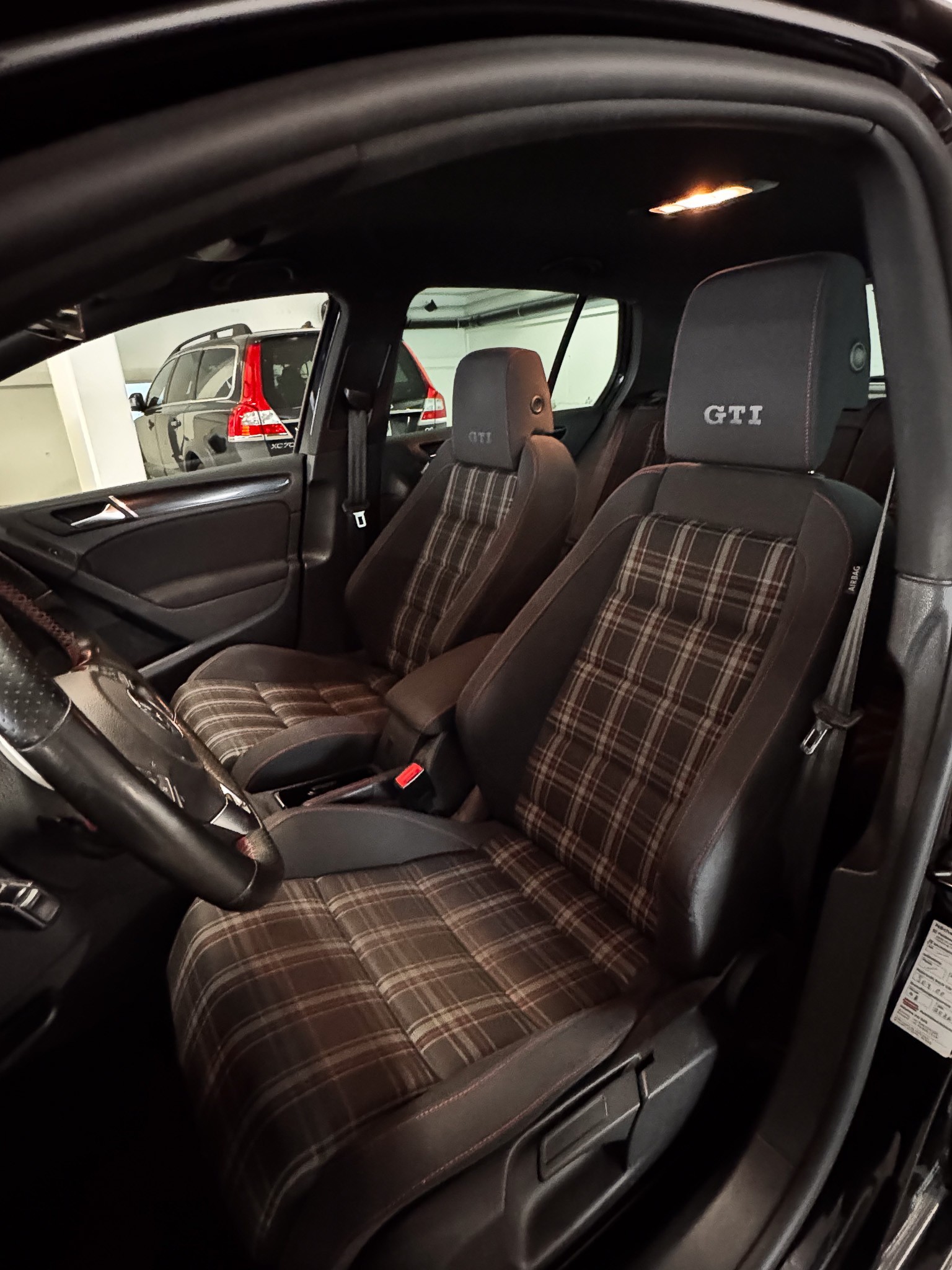 VW 2.0 TSI GTI DSG (Limousine)-image-3