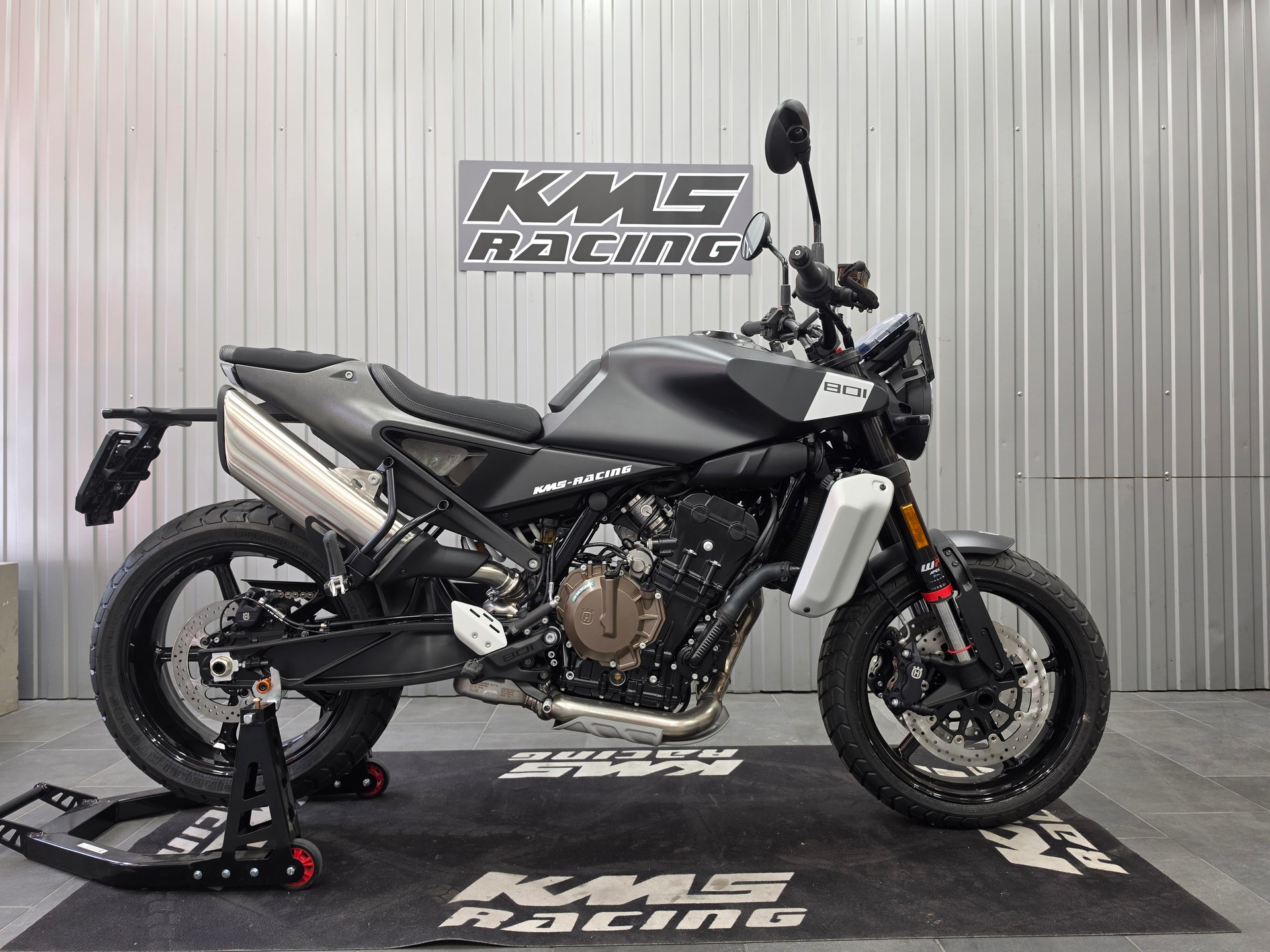 HUSQVARNA SVARTPILEN 801