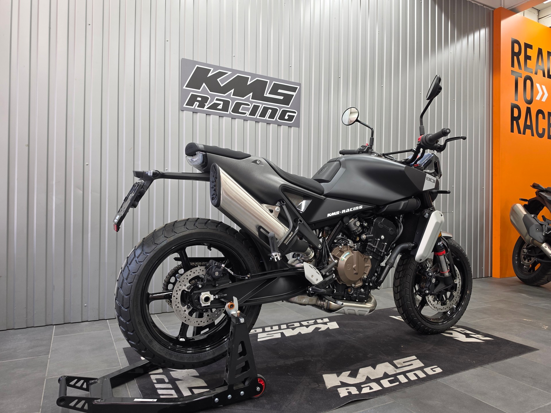 HUSQVARNA SVARTPILEN 801-showroom-element-1