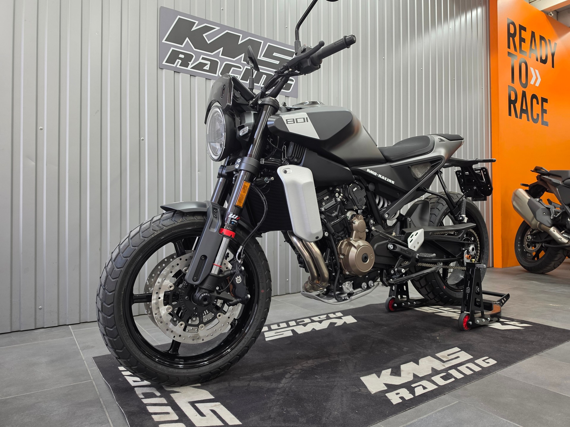 HUSQVARNA SVARTPILEN 801-image-6