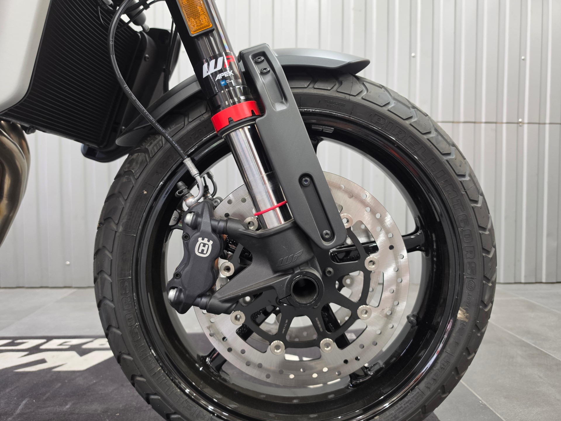 HUSQVARNA SVARTPILEN 801-showroom-element-3