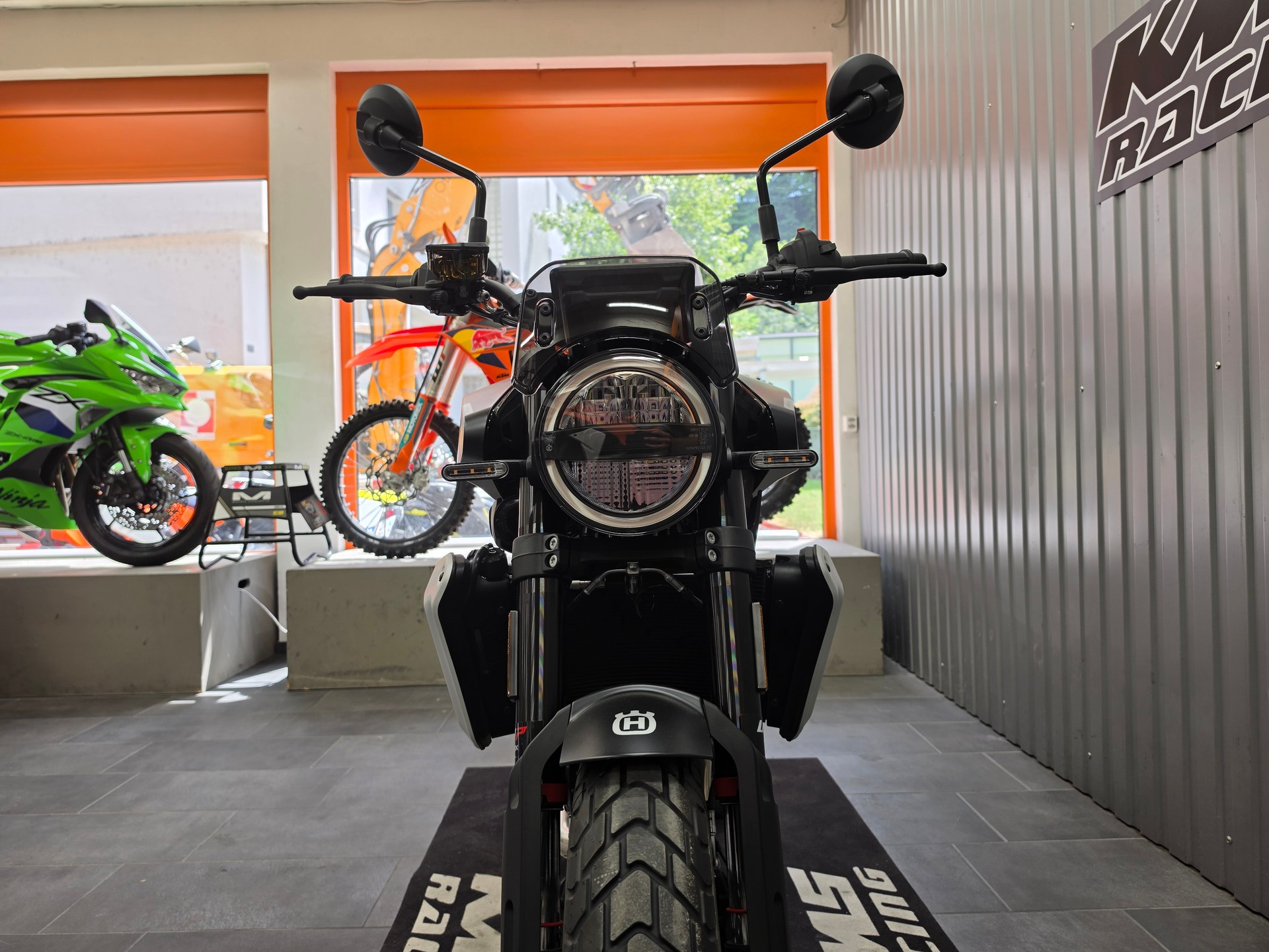 HUSQVARNA SVARTPILEN 801-image-5