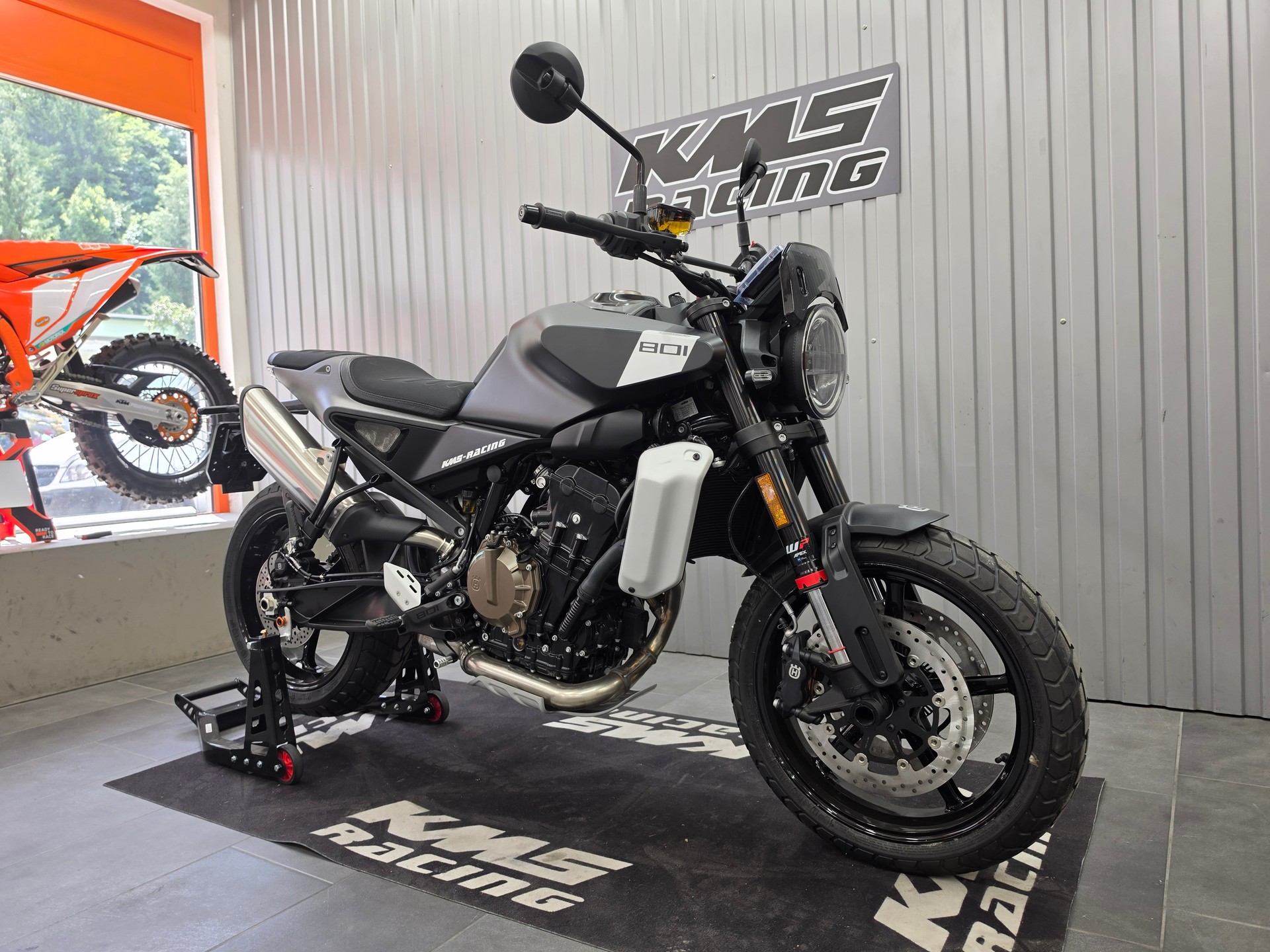 HUSQVARNA SVARTPILEN 801-image-4