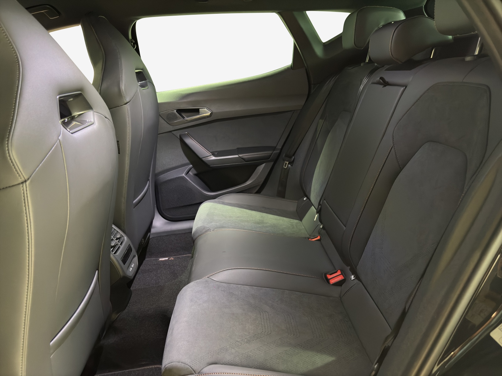 CUPRA Formentor 1.5 TSI DSG-image-10