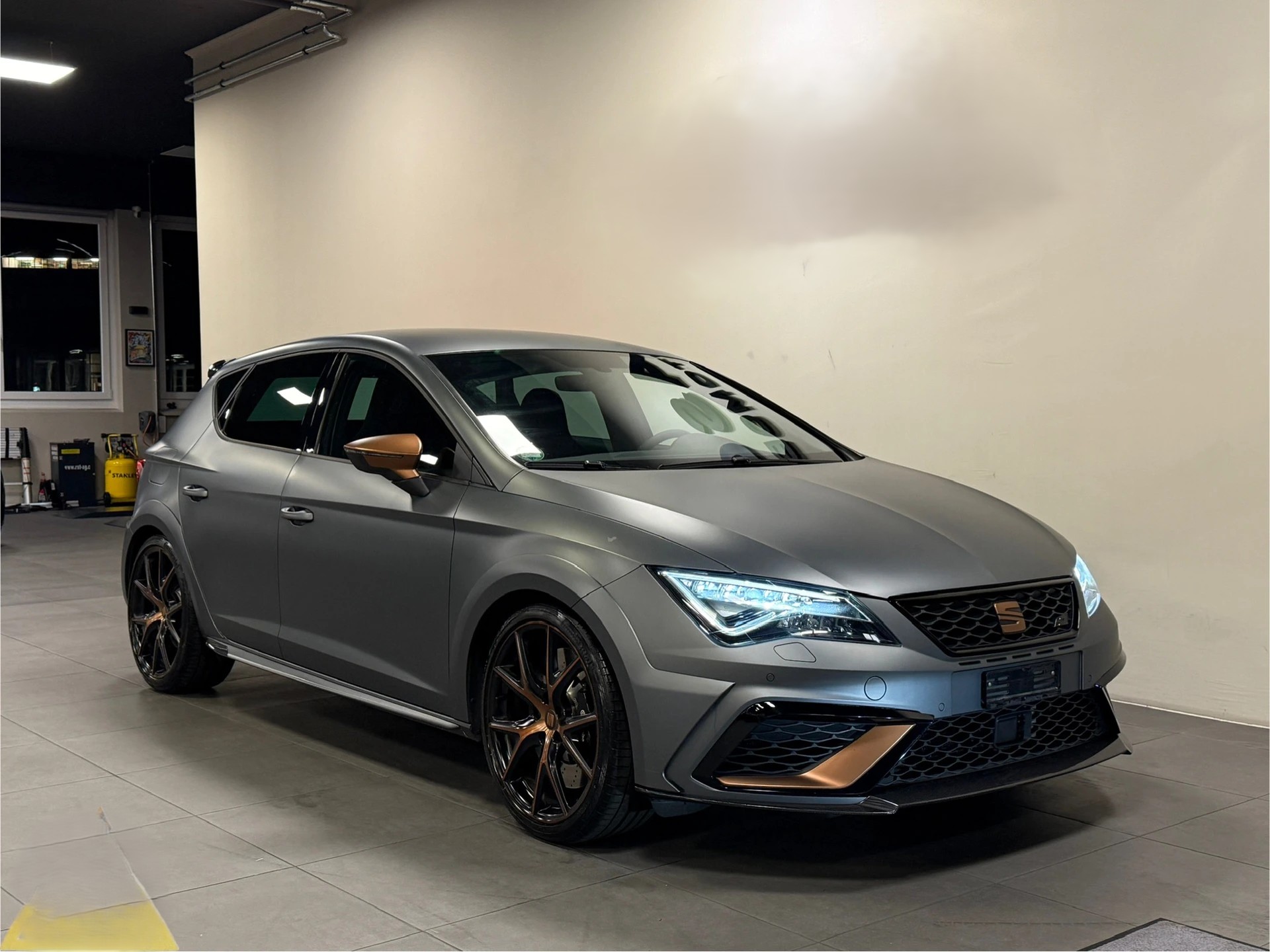 SEAT 2.0 TSI 300 Cupra R DSG-image-1
