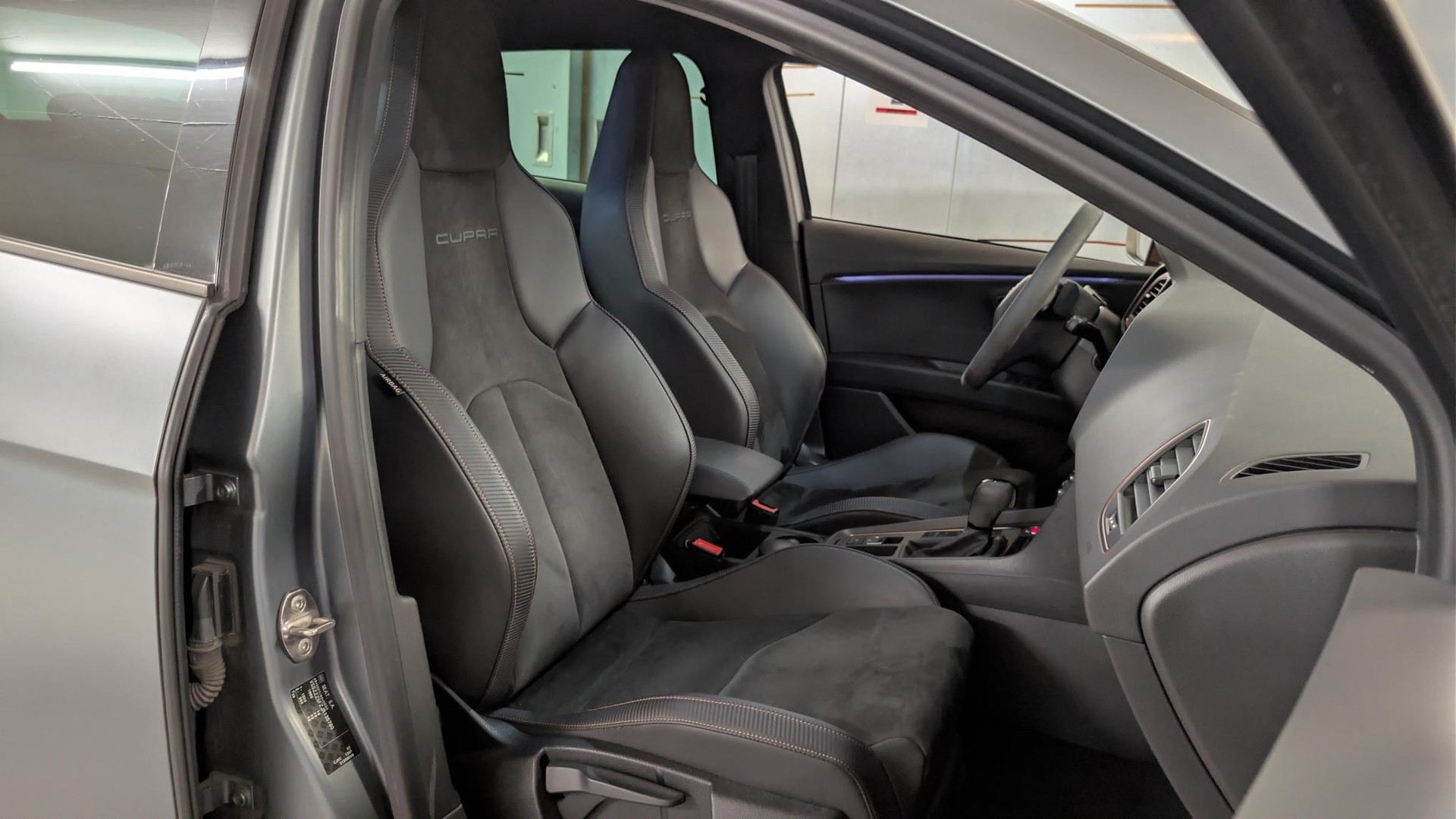SEAT 2.0 TSI 300 Cupra R DSG-image-4