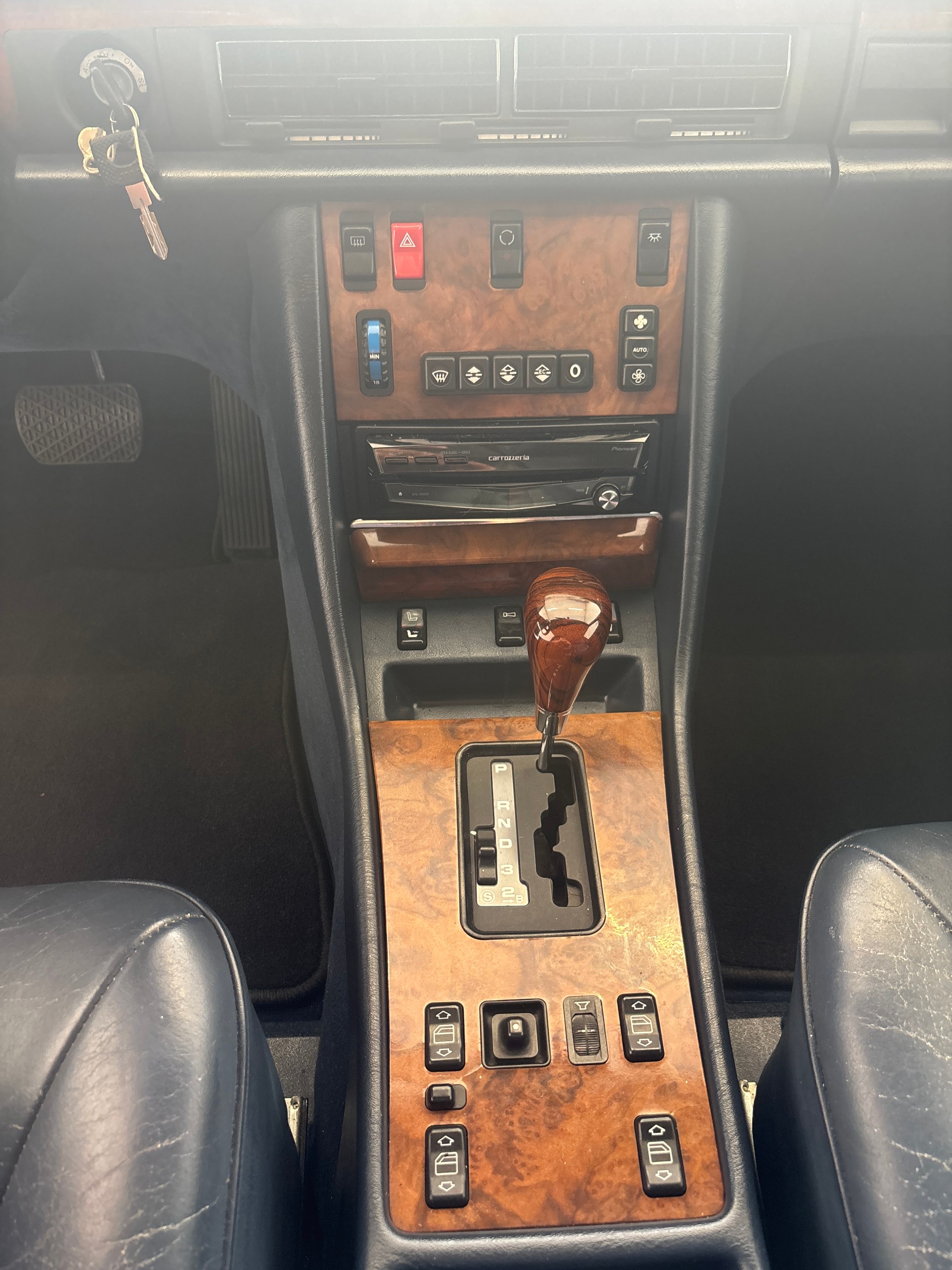 MERCEDES-BENZ 560 SEL-image-7