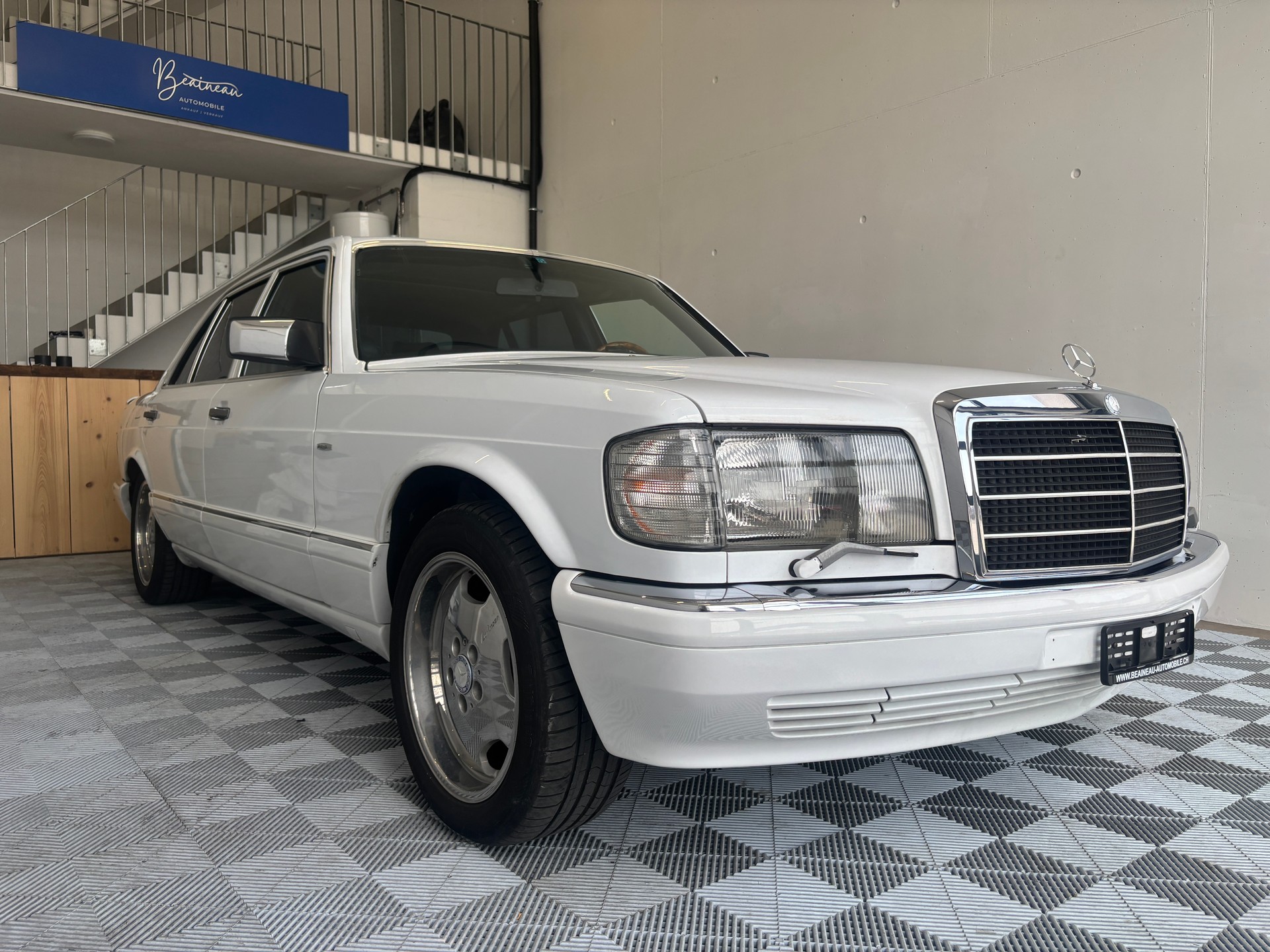MERCEDES-BENZ 560 SEL-image-2