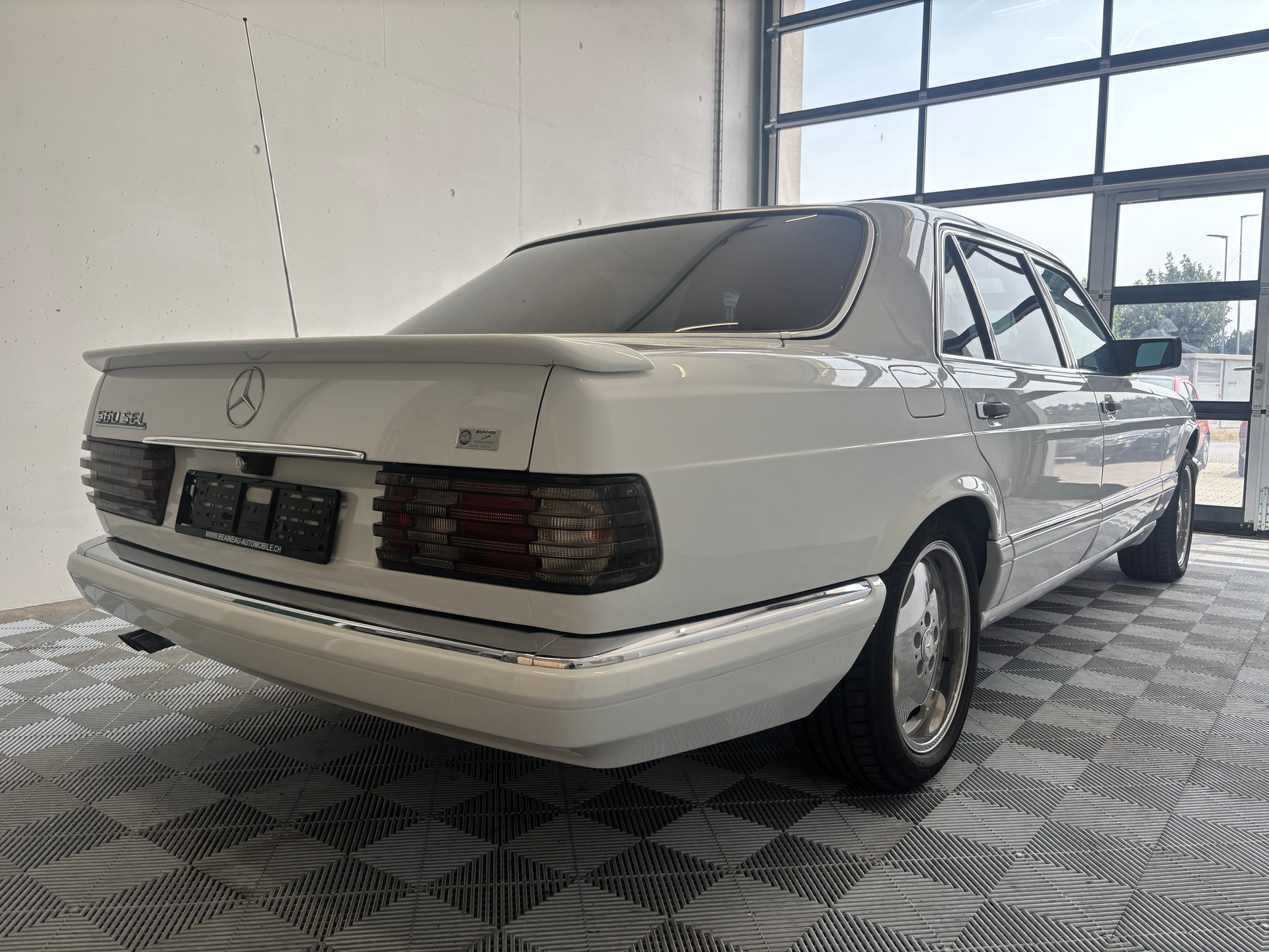 MERCEDES-BENZ 560 SEL-image-5