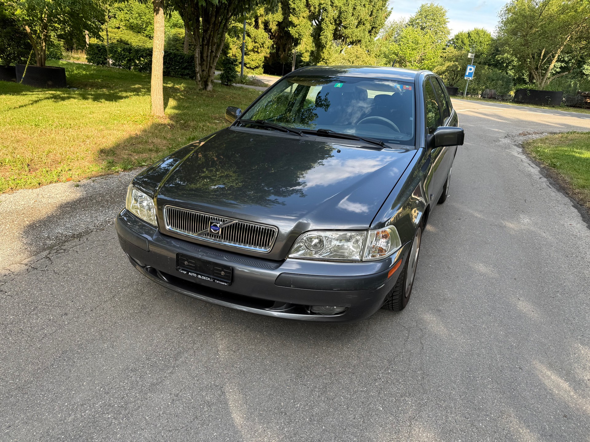 VOLVO V40 2.0 Special/Dynamic Edition-image-0