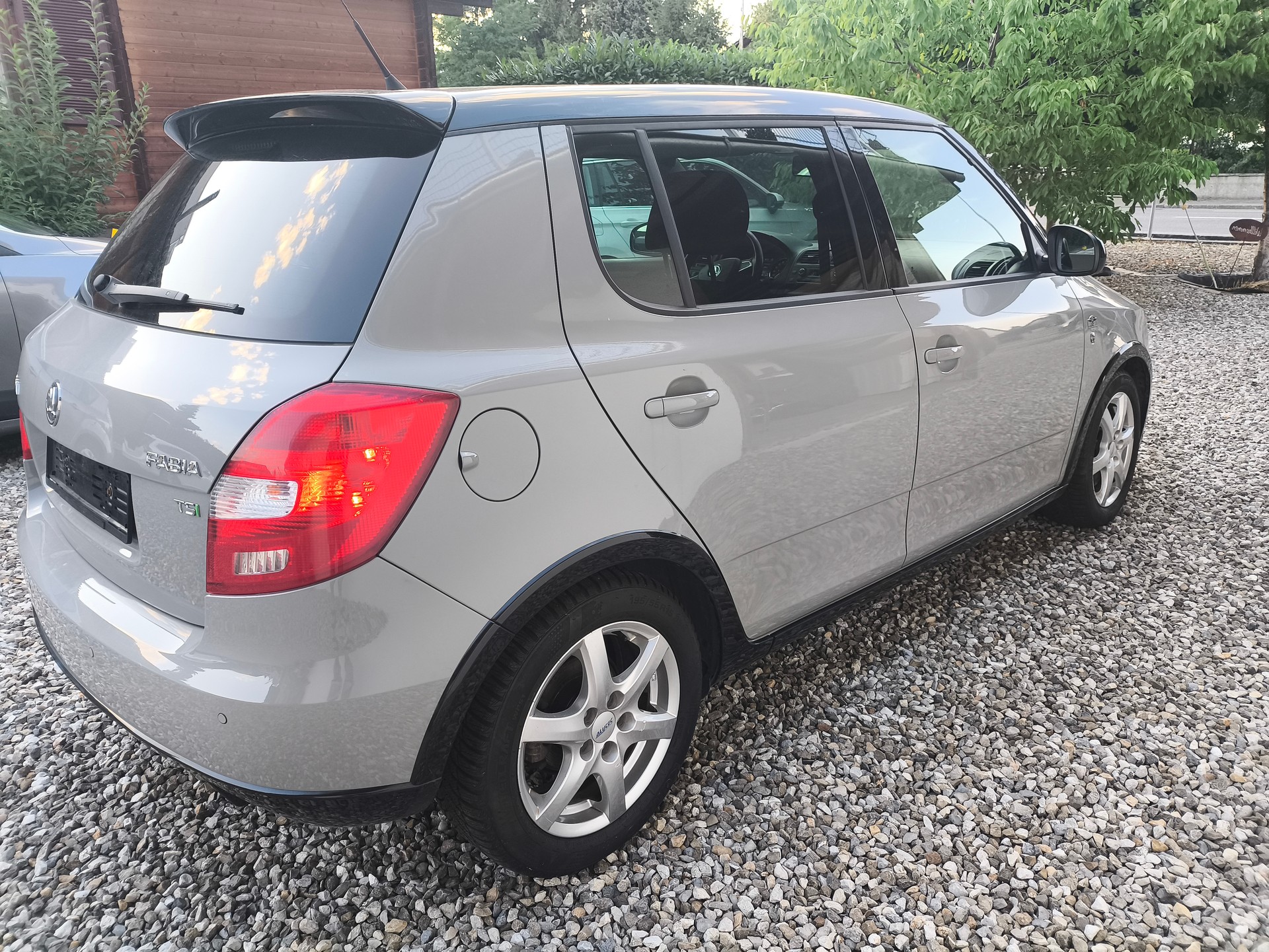 SKODA Fabia 1.2 TSI Monte Carlo-image-4