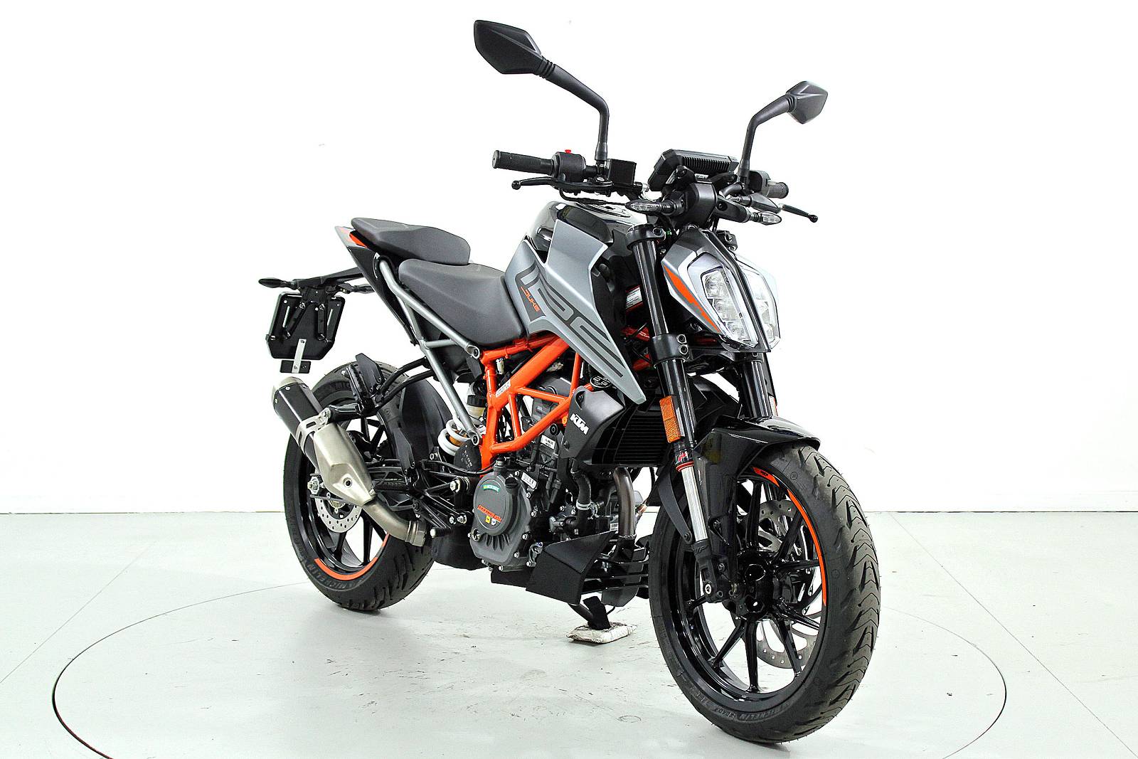 KTM Duke 125 ABS-showroom-element-1