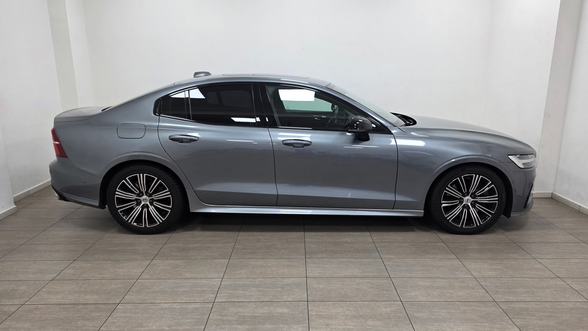 VOLVO S60 T5 R-Design Geartronic-image-2