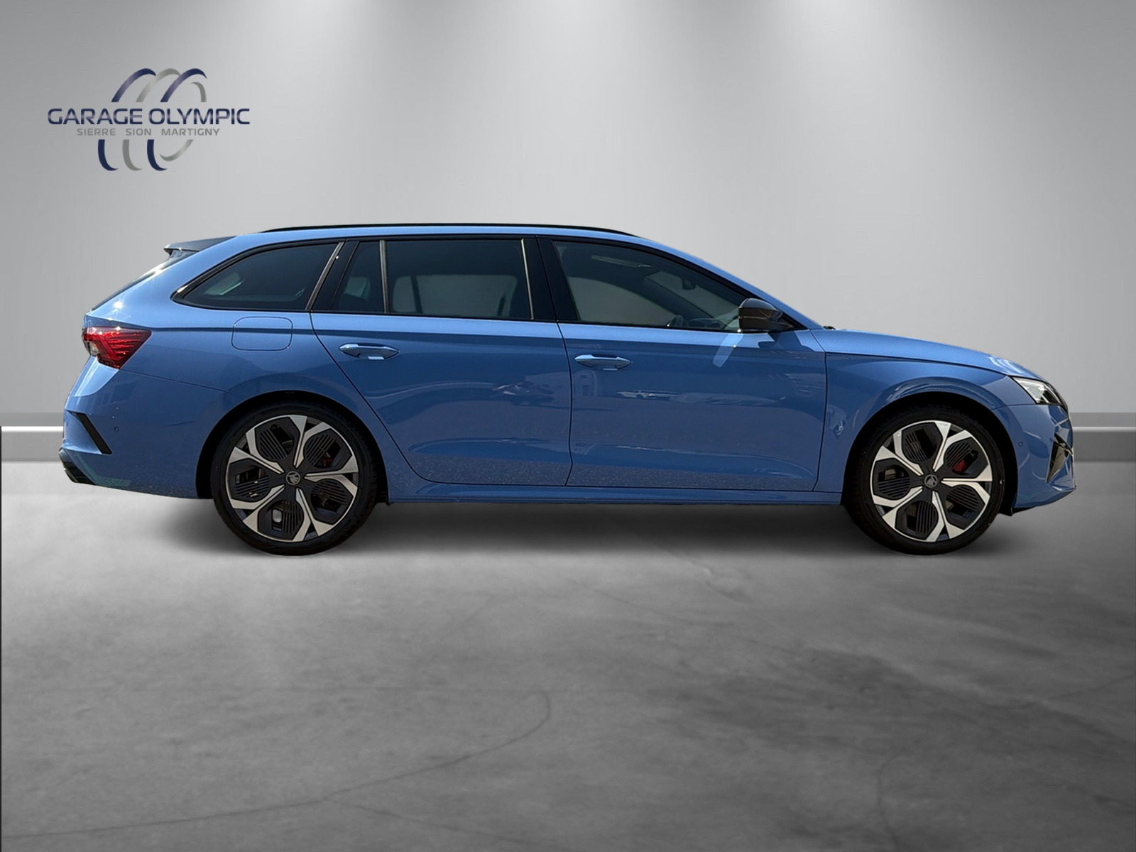 SKODA Octavia Combi 2.0 TSI DSG RS 30 Years Edition-image-12