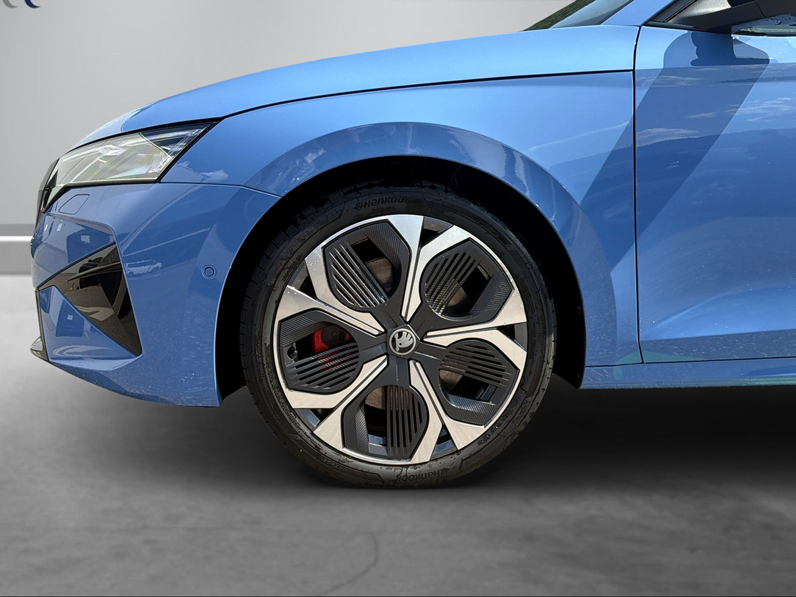 SKODA Octavia Combi 2.0 TSI DSG RS 30 Years Edition-image-10