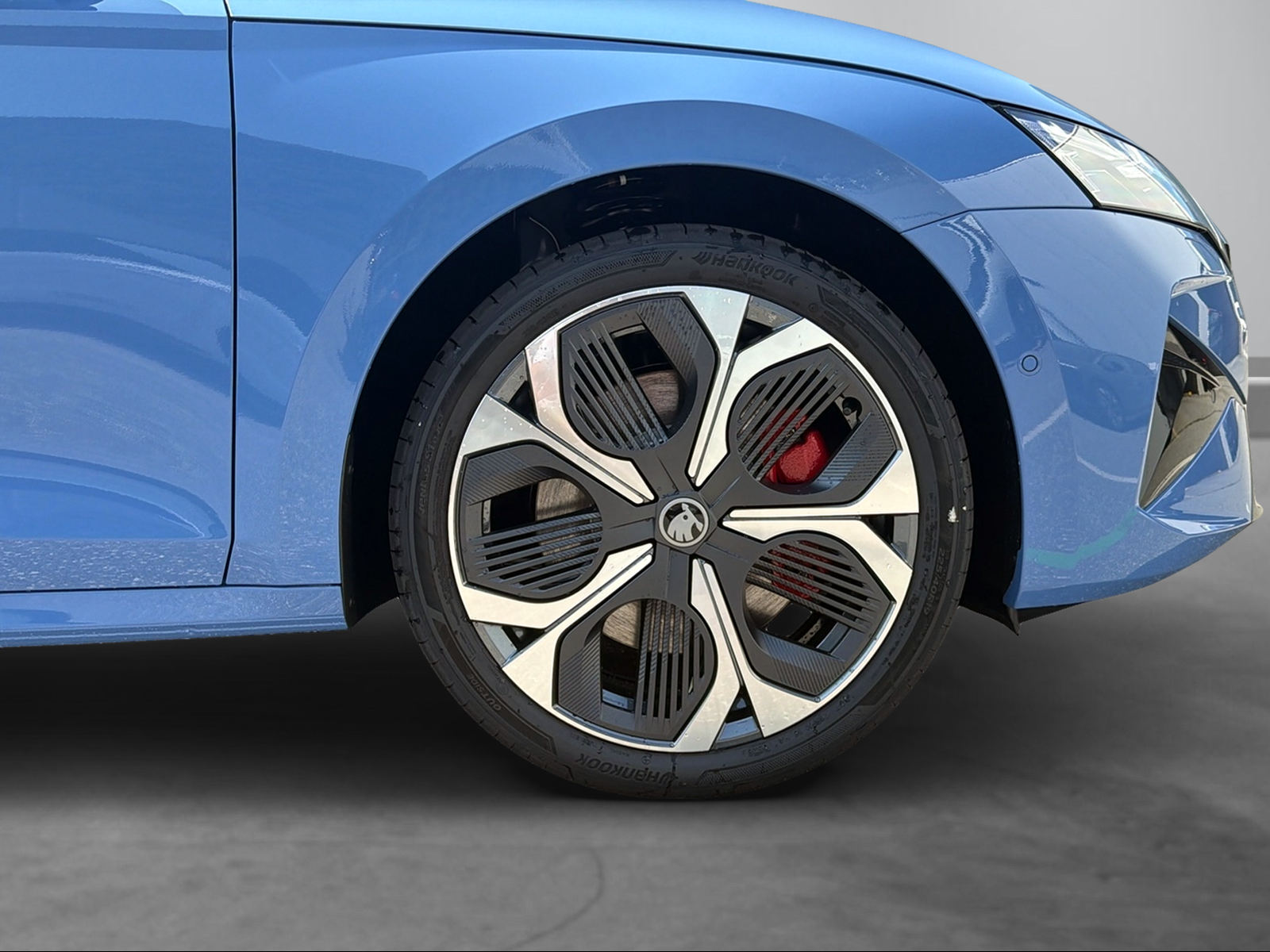 SKODA Octavia Combi 2.0 TSI DSG RS 30 Years Edition-image-13