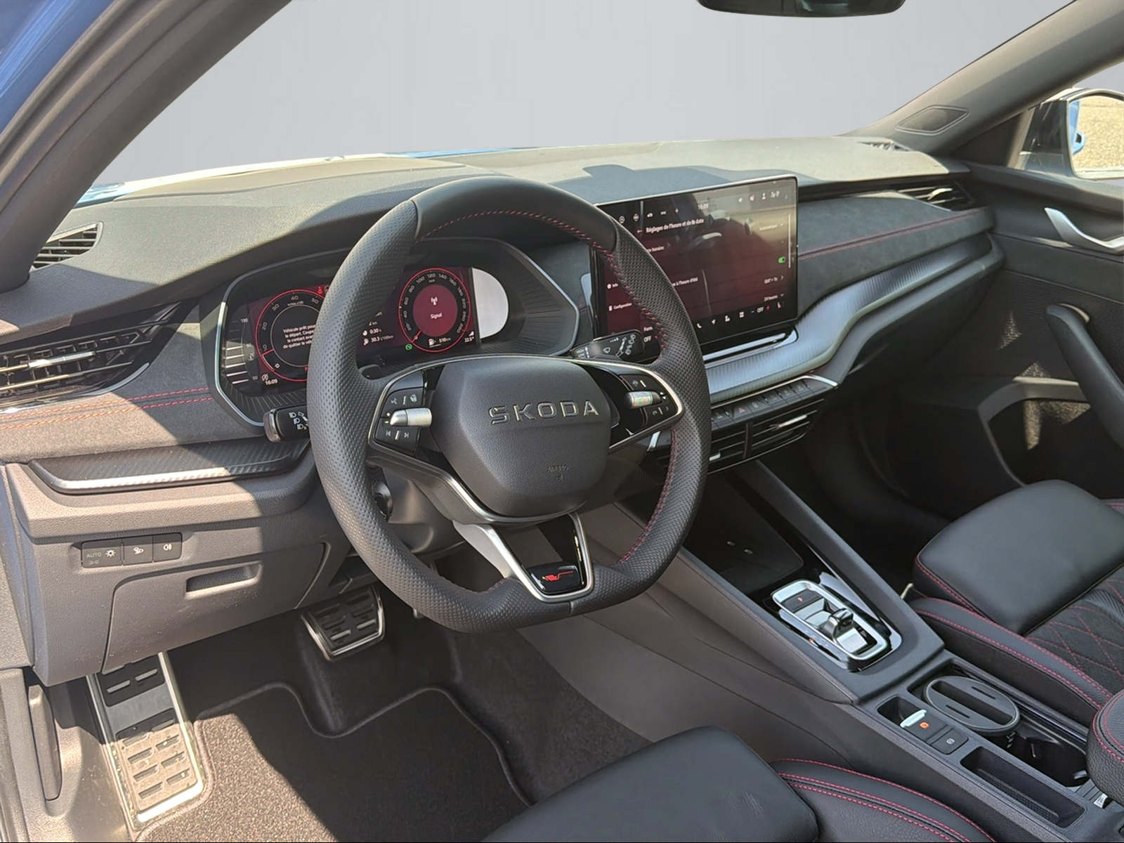 SKODA Octavia Combi 2.0 TSI DSG RS 30 Years Edition-image-7