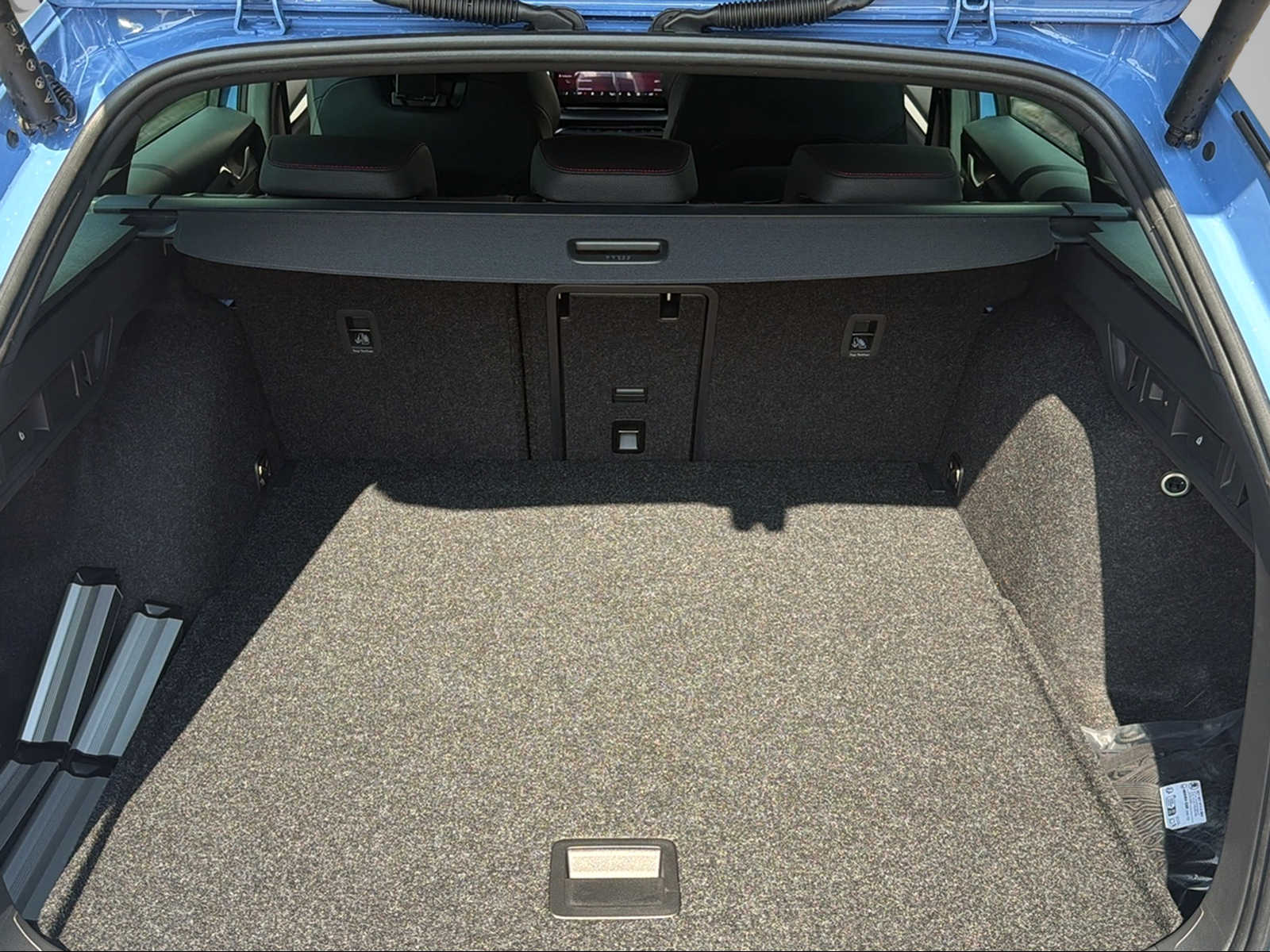 SKODA Octavia Combi 2.0 TSI DSG RS 30 Years Edition-image-5