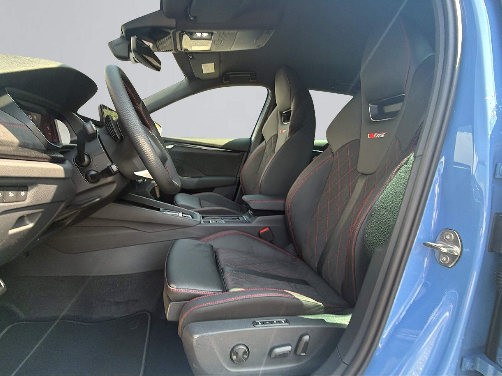 SKODA Octavia Combi 2.0 TSI DSG RS 30 Years Edition-image-6