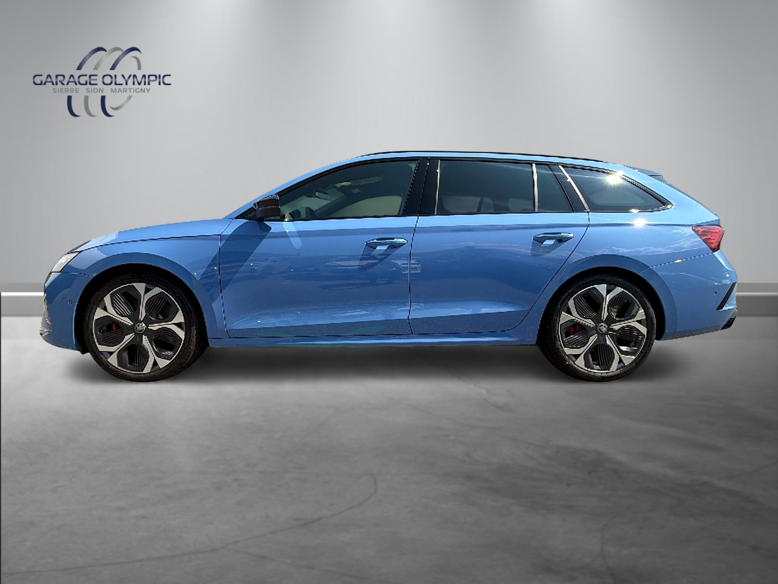 SKODA Octavia Combi 2.0 TSI DSG RS 30 Years Edition-image-2