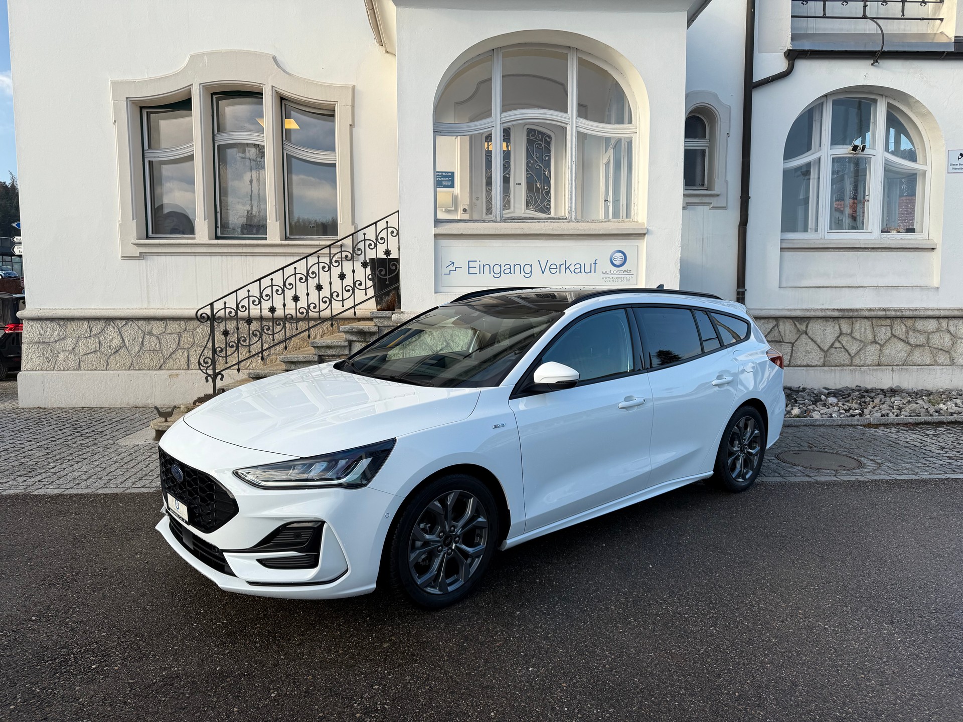 FORD Focus Station Wagon 1.0i EcoB Hybrid 155 ST-Line X-image-0