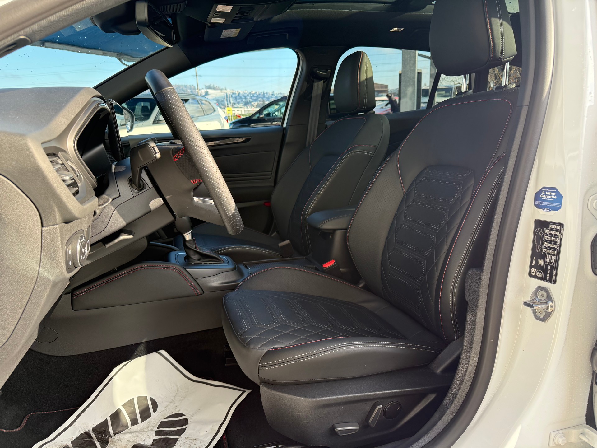 FORD Focus Station Wagon 1.0i EcoB Hybrid 155 ST-Line X-image-8