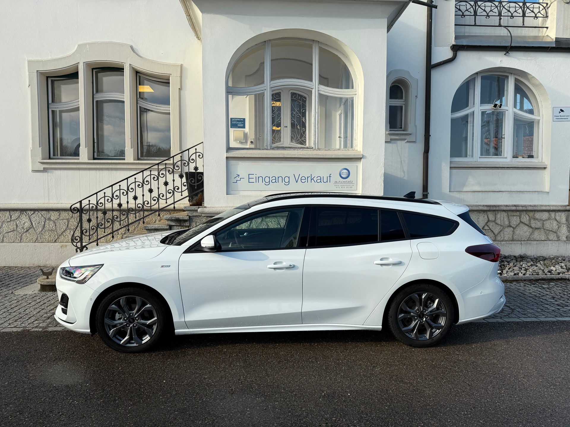FORD Focus Station Wagon 1.0i EcoB Hybrid 155 ST-Line X-image-2