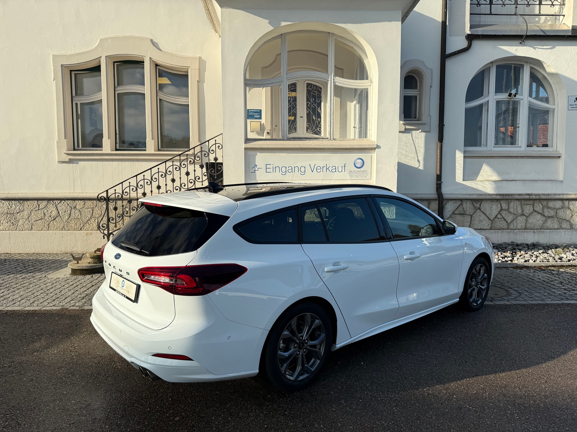 FORD Focus Station Wagon 1.0i EcoB Hybrid 155 ST-Line X-image-3