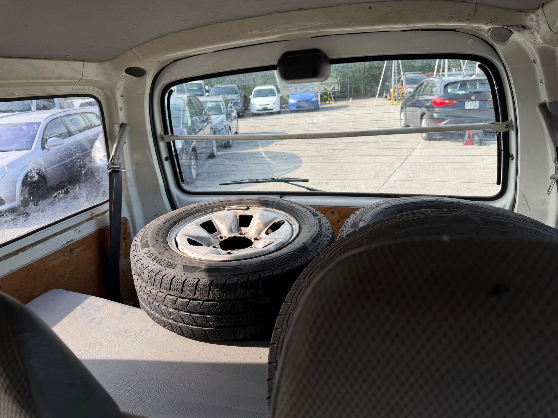 TOYOTA Hiace D-4D 4WD Van-image-8