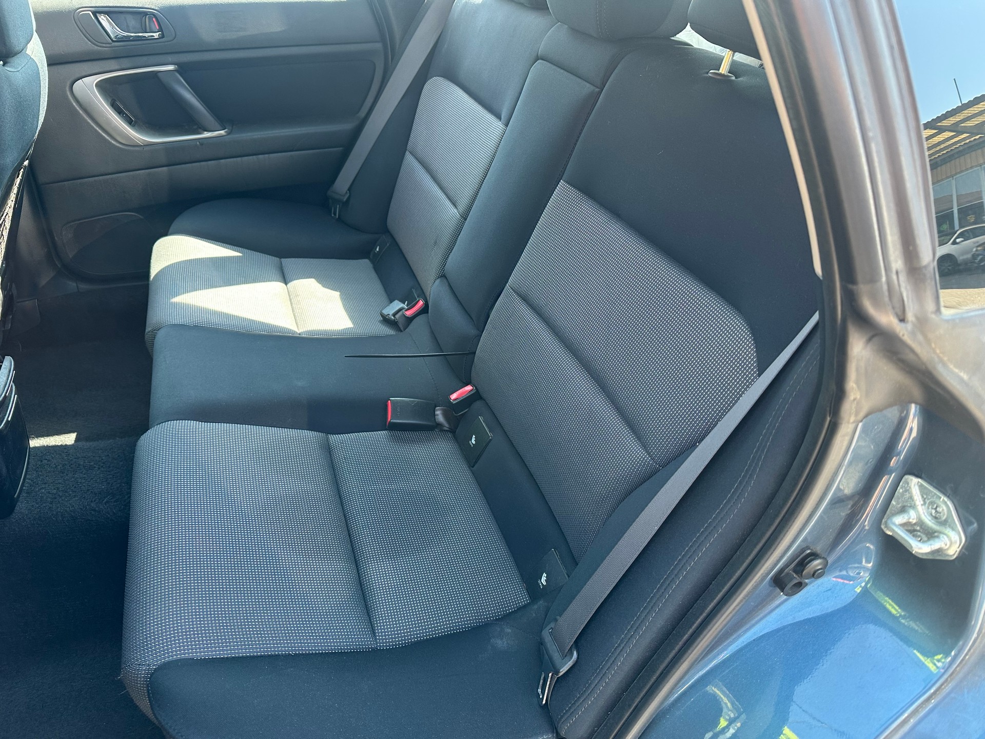 SUBARU Legacy 2.0i AWD Swiss-image-5