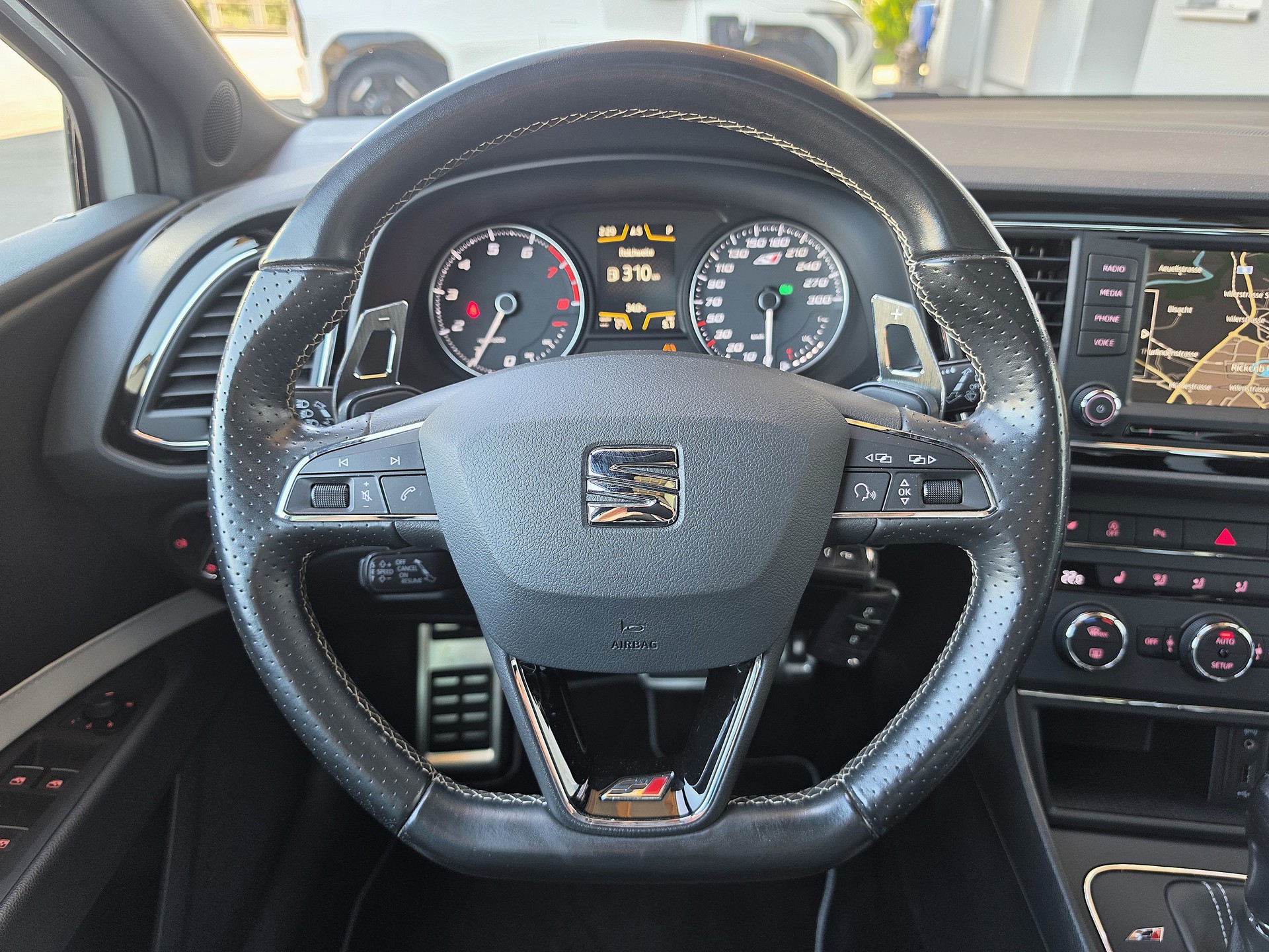 SEAT Leon 2.0 TSI Cupra 290 DSG-image-12