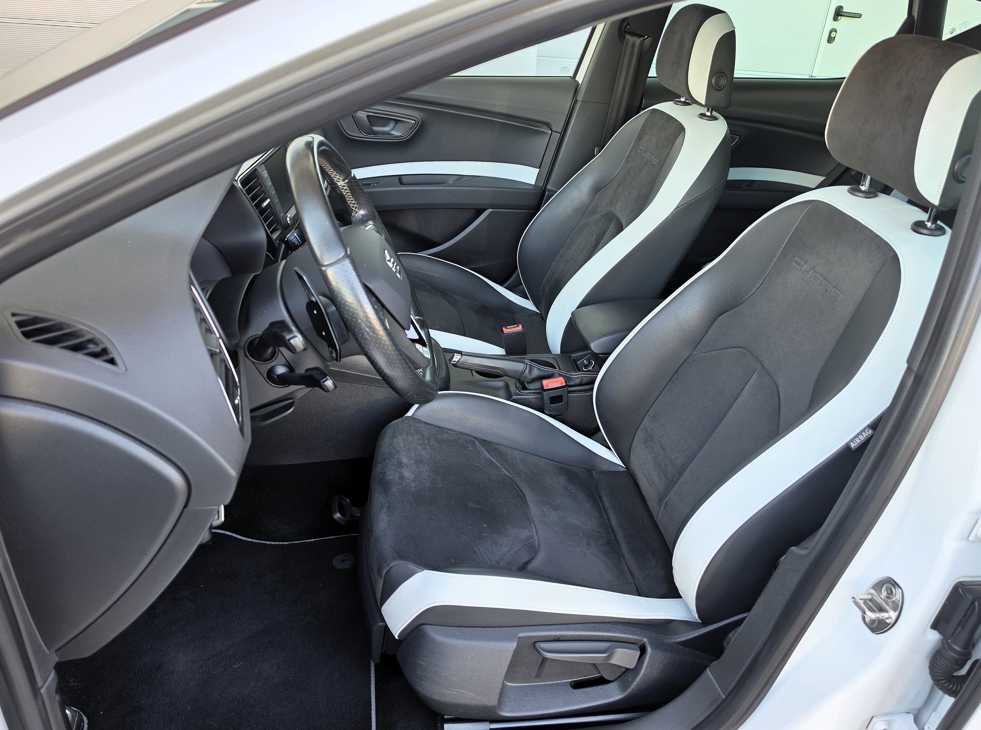 SEAT Leon 2.0 TSI Cupra 290 DSG-image-6
