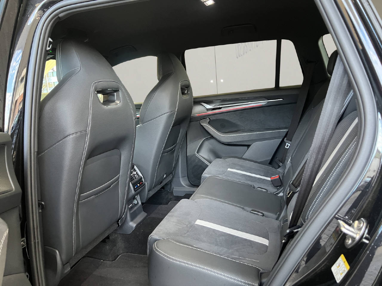 SKODA Kodiaq 2.0 TDI Sportline 4x4 DSG-Automat-image-10
