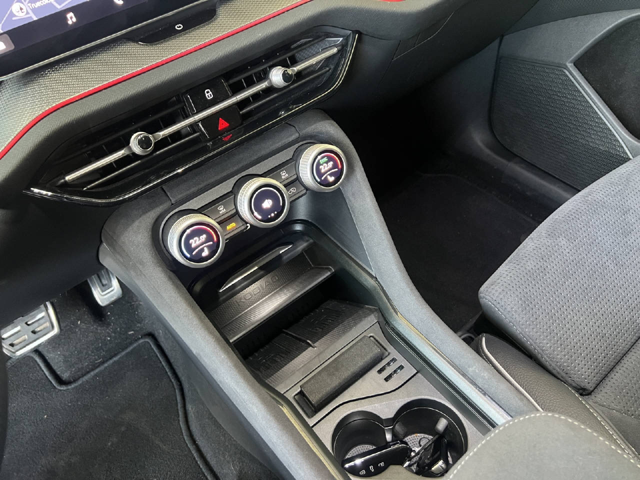 SKODA Kodiaq 2.0 TDI Sportline 4x4 DSG-Automat-image-15