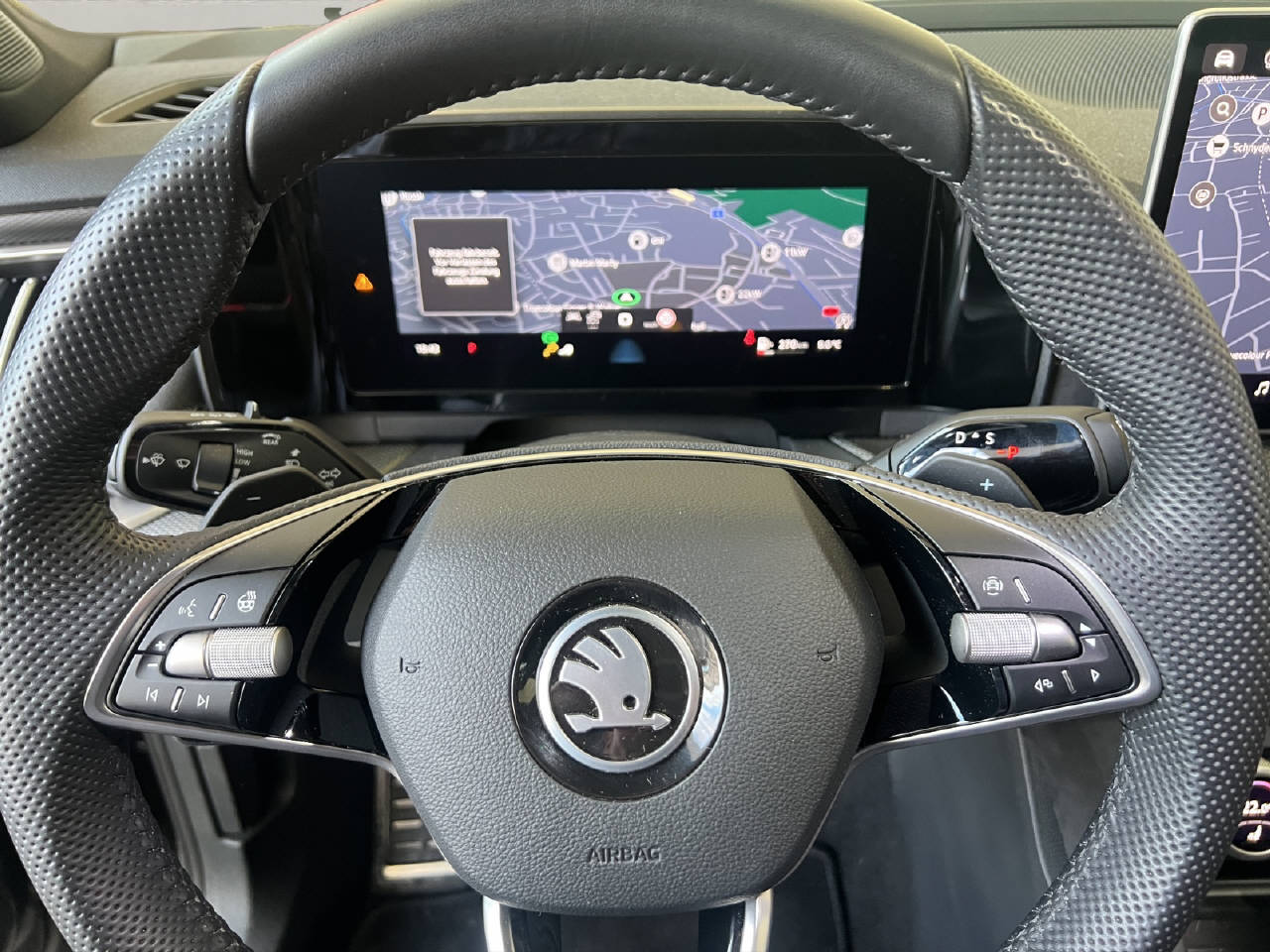 SKODA Kodiaq 2.0 TDI Sportline 4x4 DSG-Automat-image-13