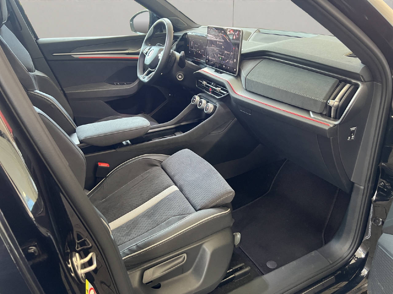 SKODA Kodiaq 2.0 TDI Sportline 4x4 DSG-Automat-image-17