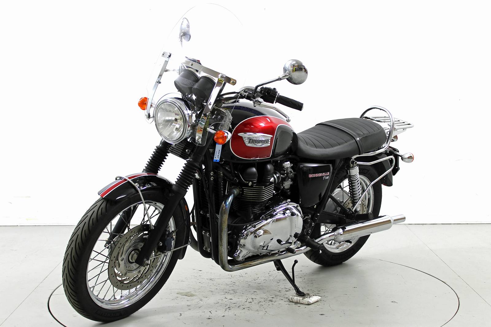 TRIUMPH Bonneville T100-showroom-element-2
