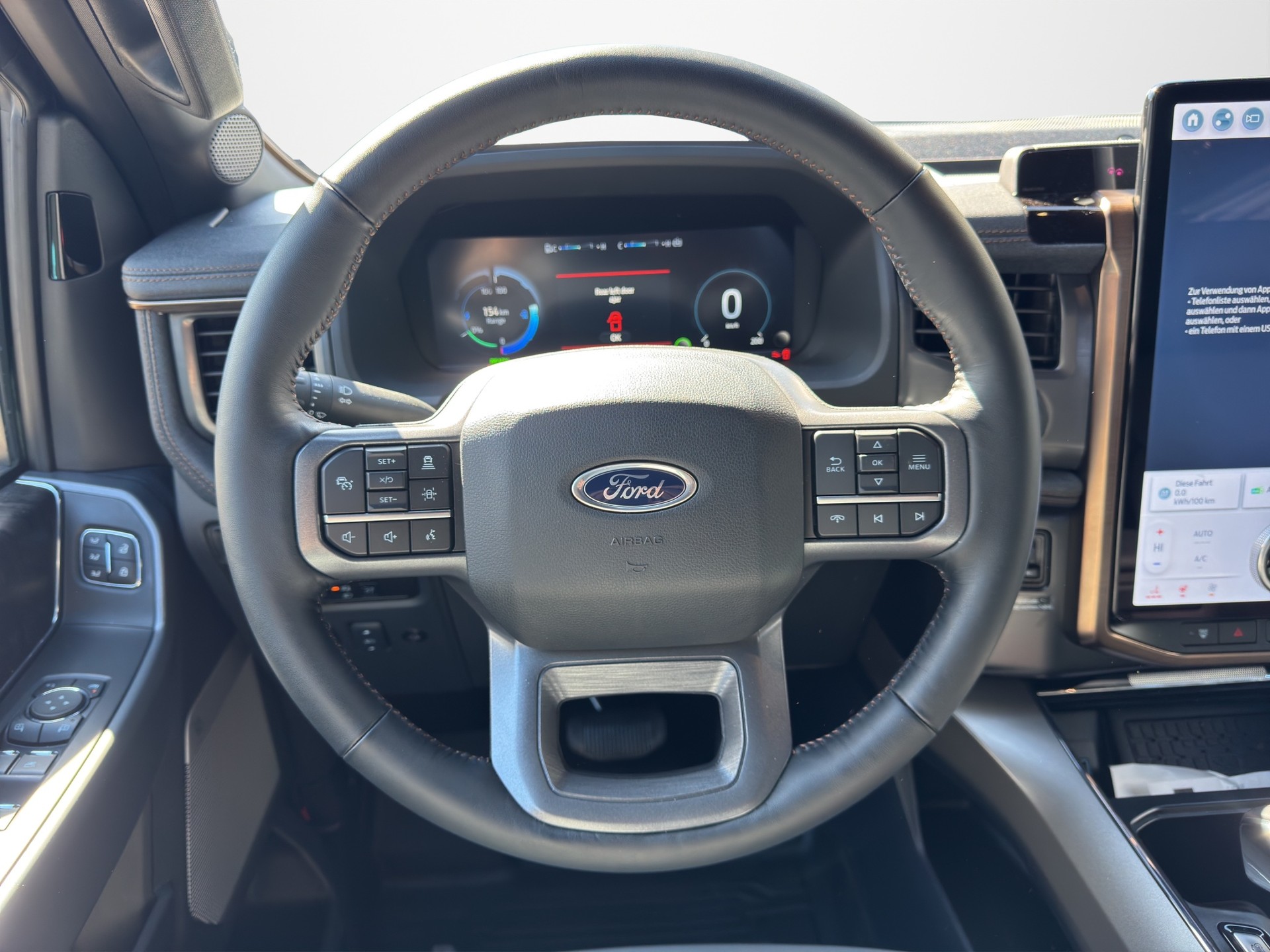 FORD F-150 Lightning DKab.Pick-up 98 kWh Lariat Launch Edition-image-6