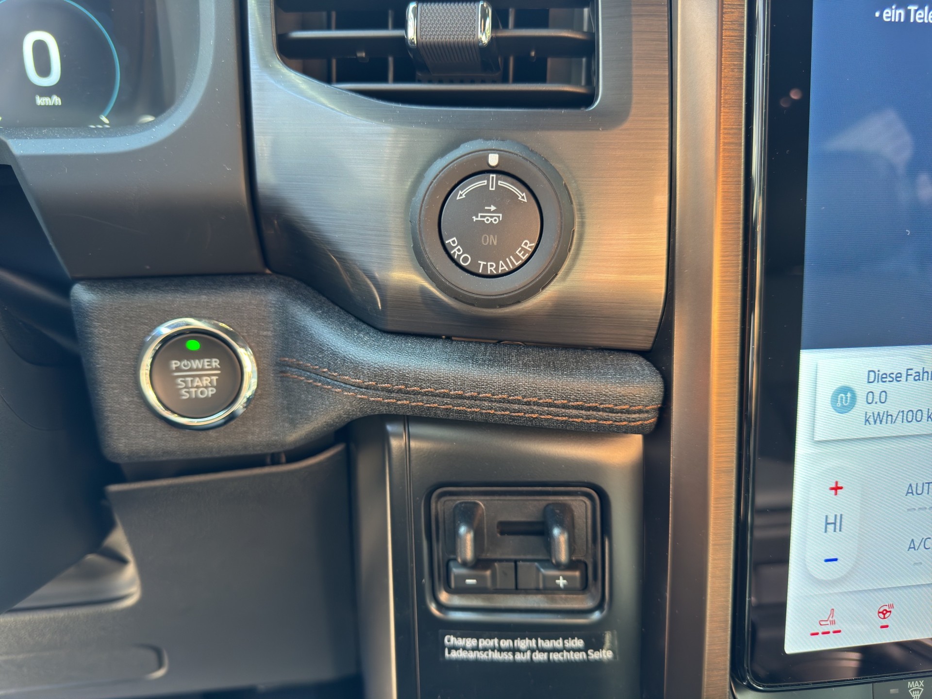 FORD F-150 Lightning DKab.Pick-up 98 kWh Lariat Launch Edition-image-9