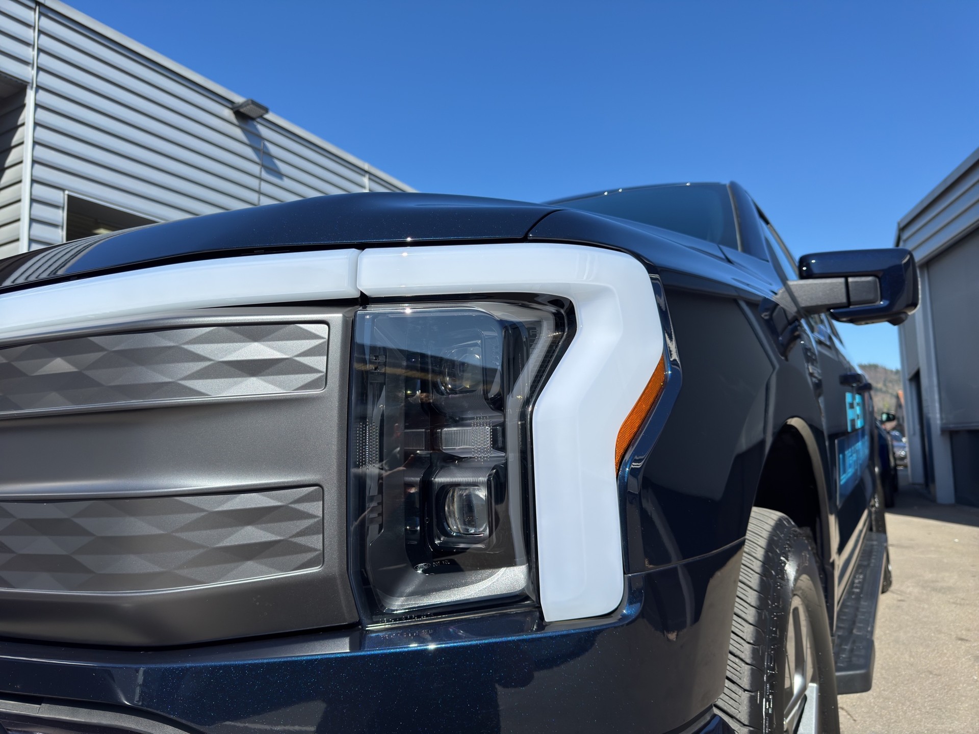 FORD F-150 Lightning DKab.Pick-up 98 kWh Lariat Launch Edition-image-14
