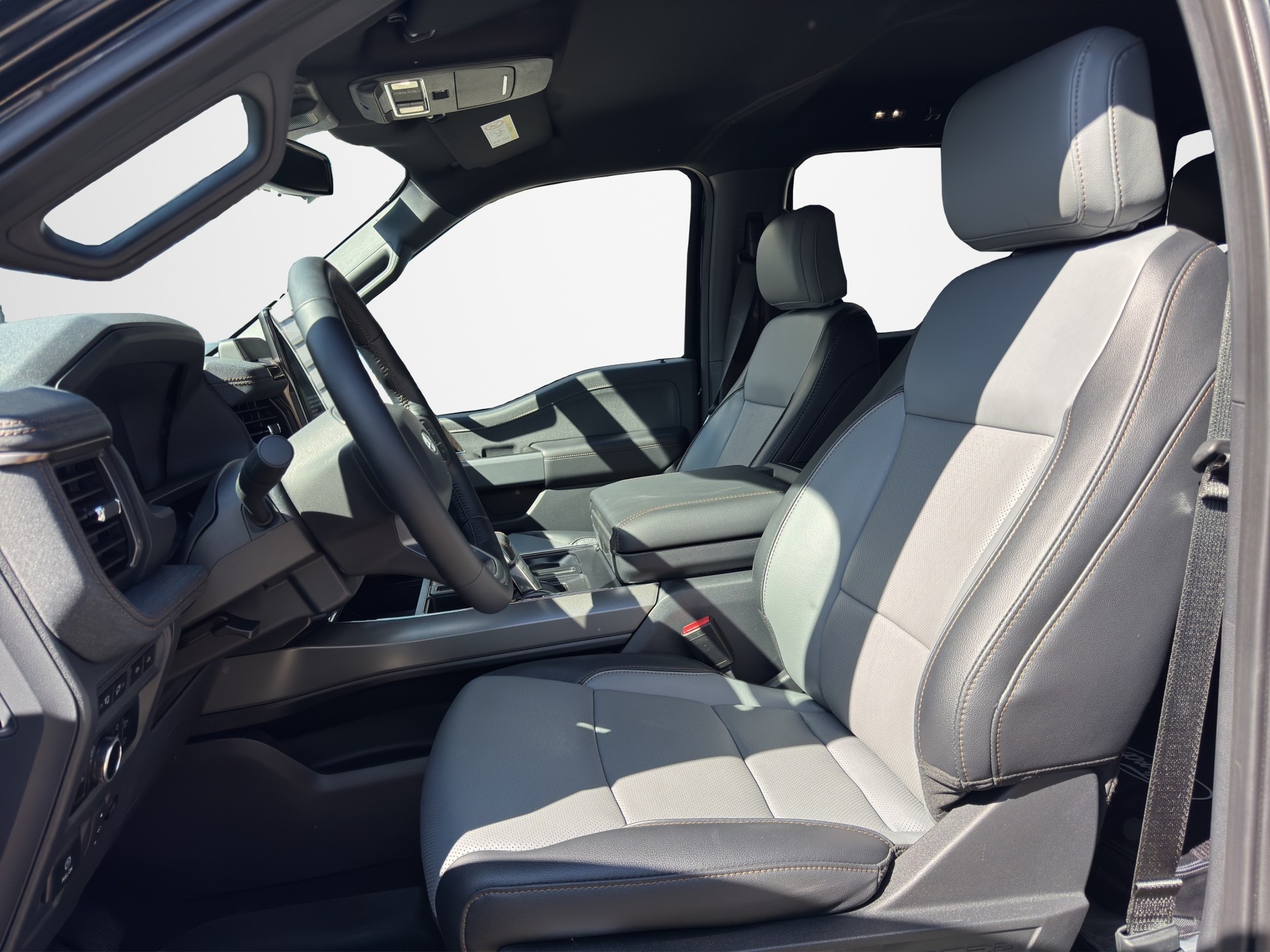 FORD F-150 Lightning DKab.Pick-up 98 kWh Lariat Launch Edition-image-5
